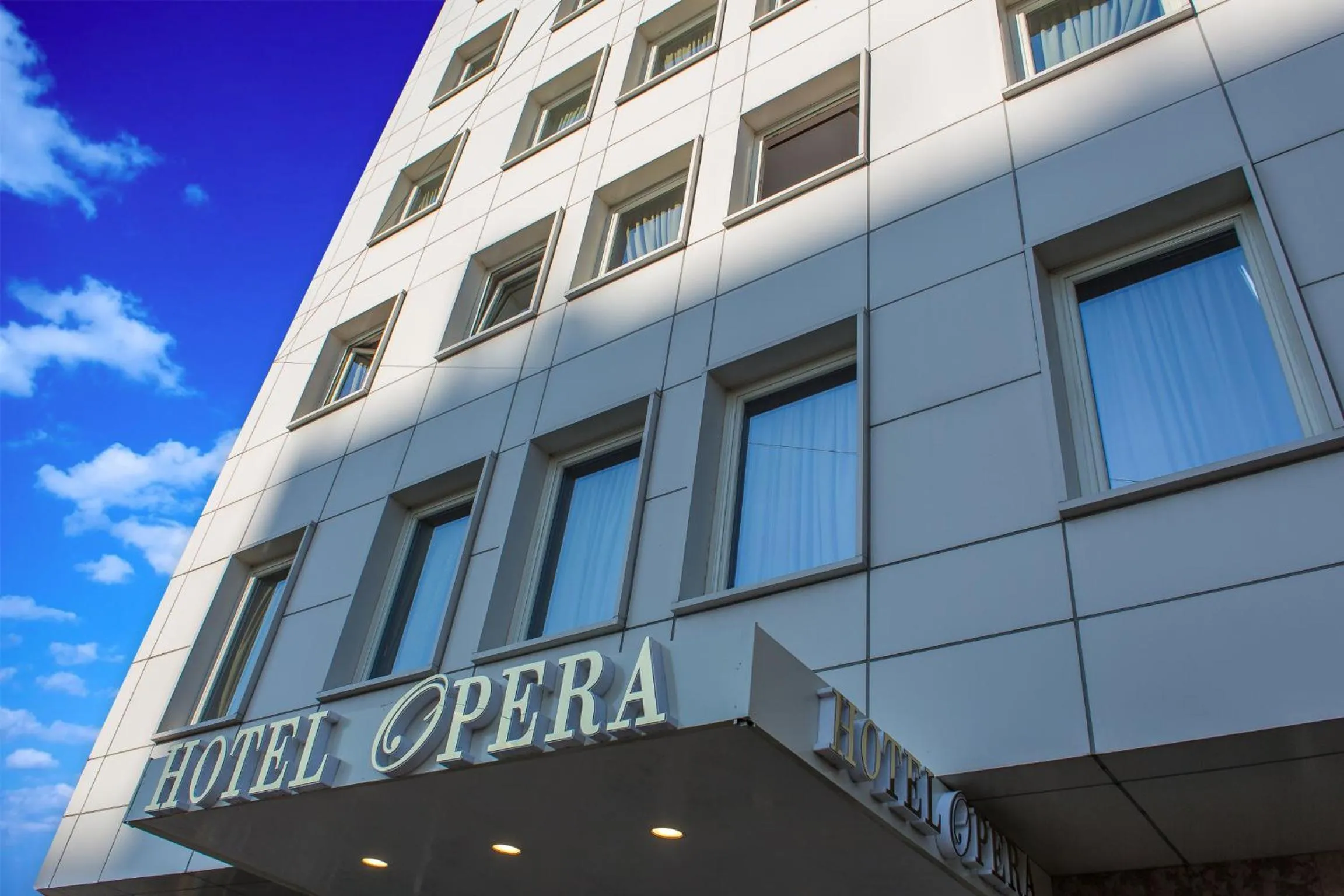 Facade/entrance in Hotel Opera