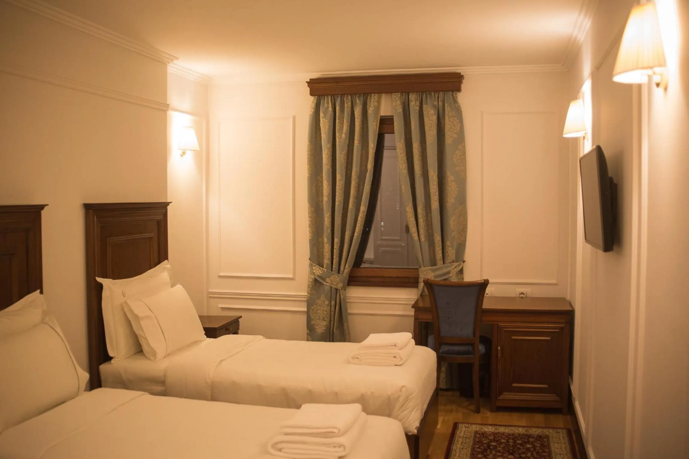 TV and multimedia, Bed in Hotel Opera