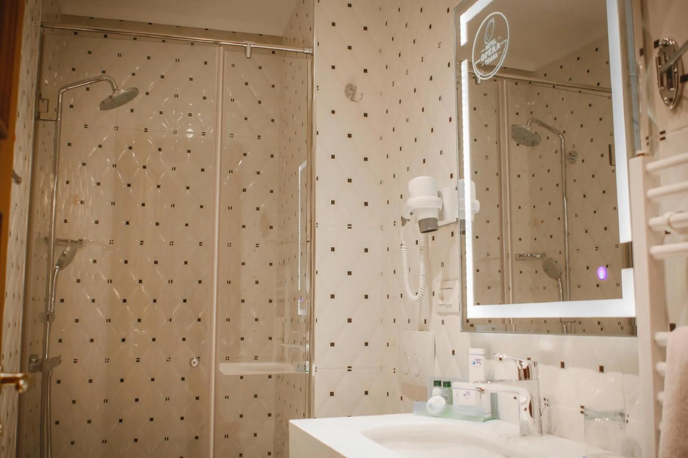Shower in Hotel Opera