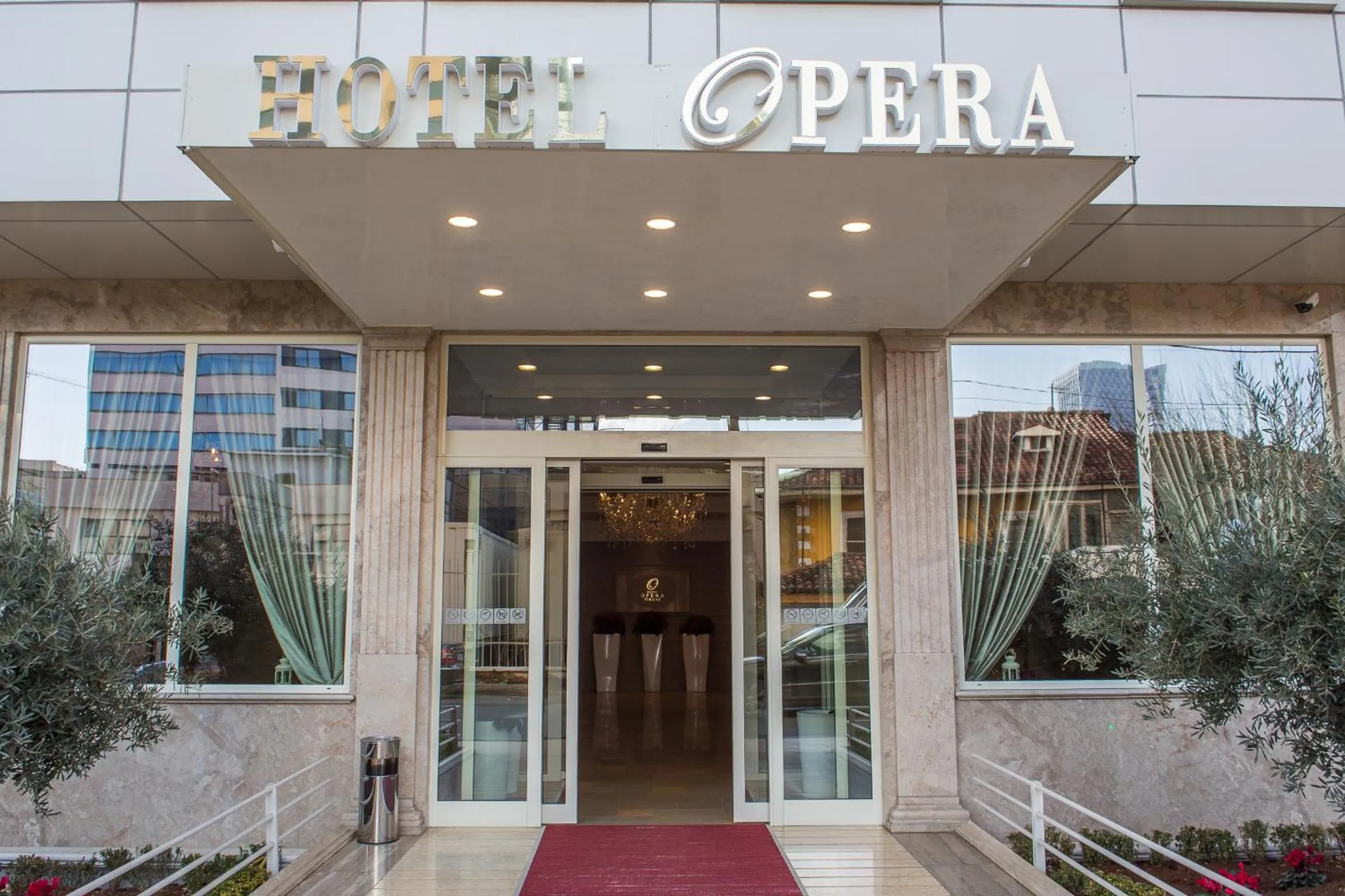Facade/entrance in Hotel Opera