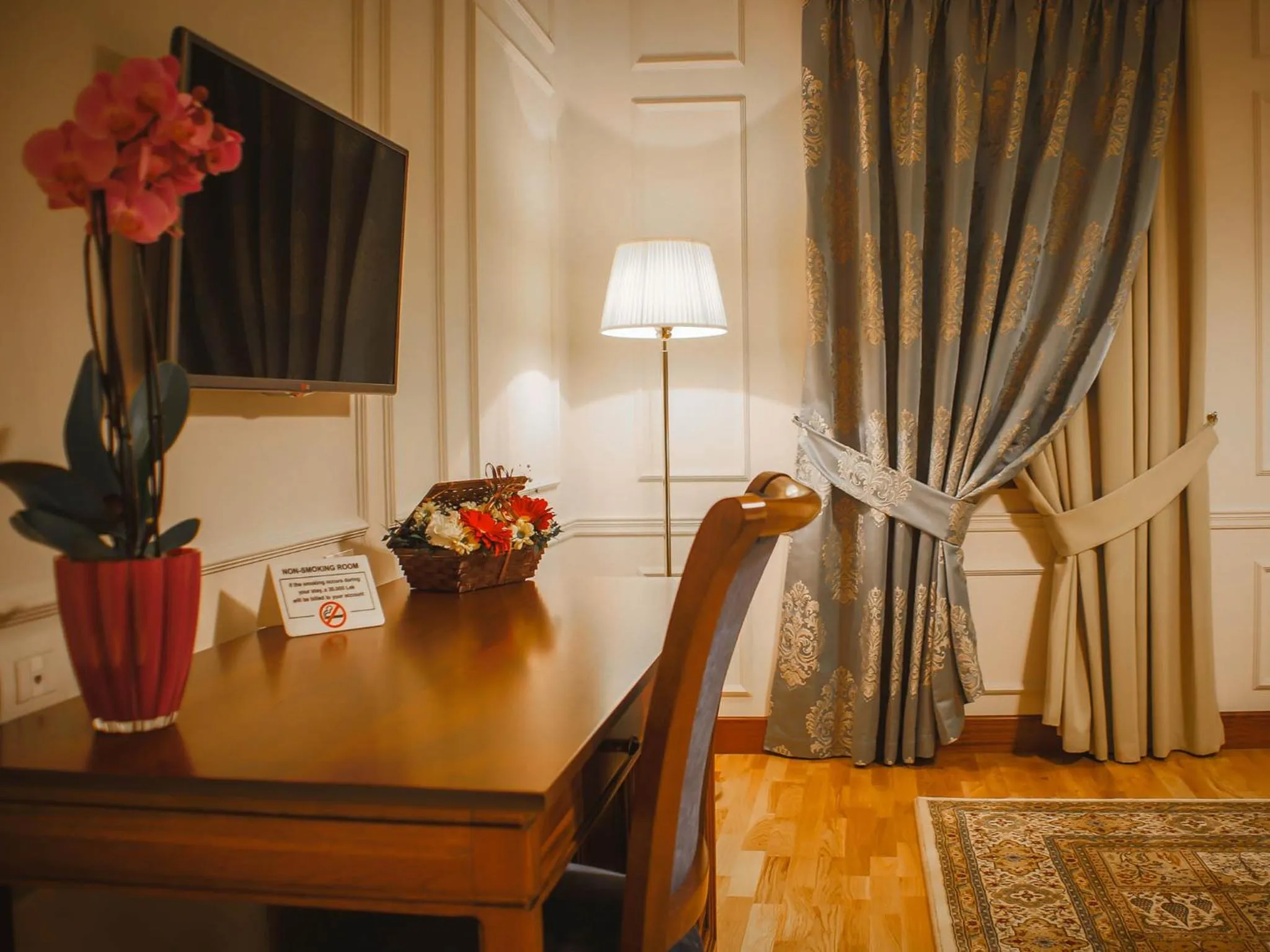 TV and multimedia in Hotel Opera