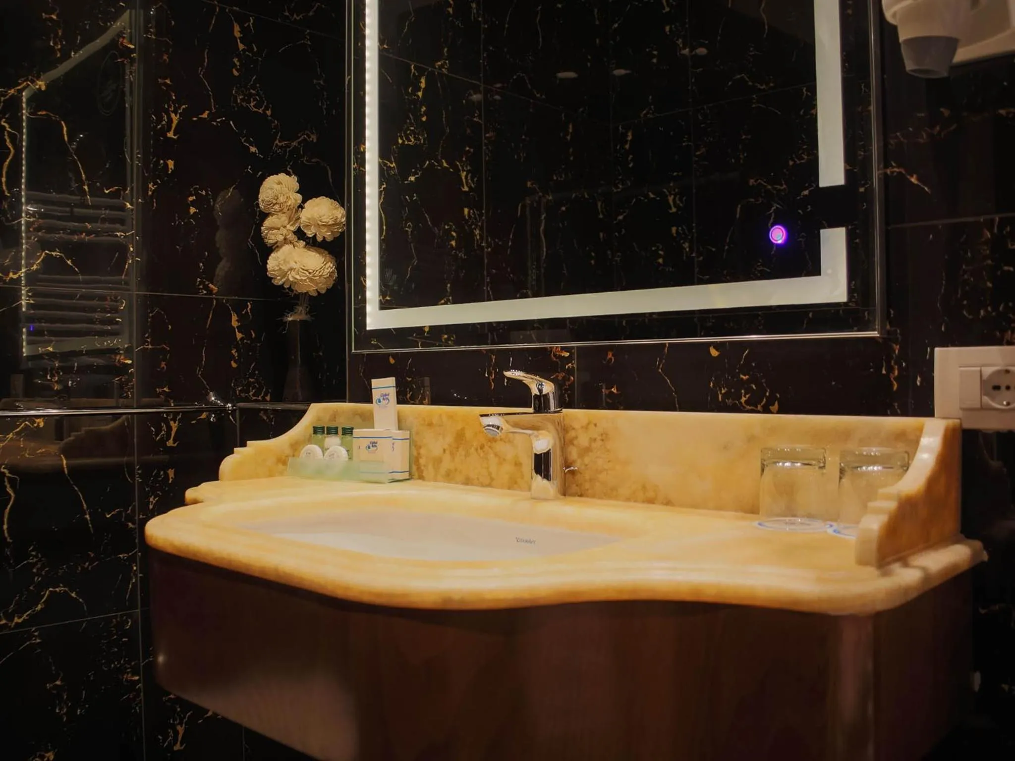 Bathroom in Hotel Opera