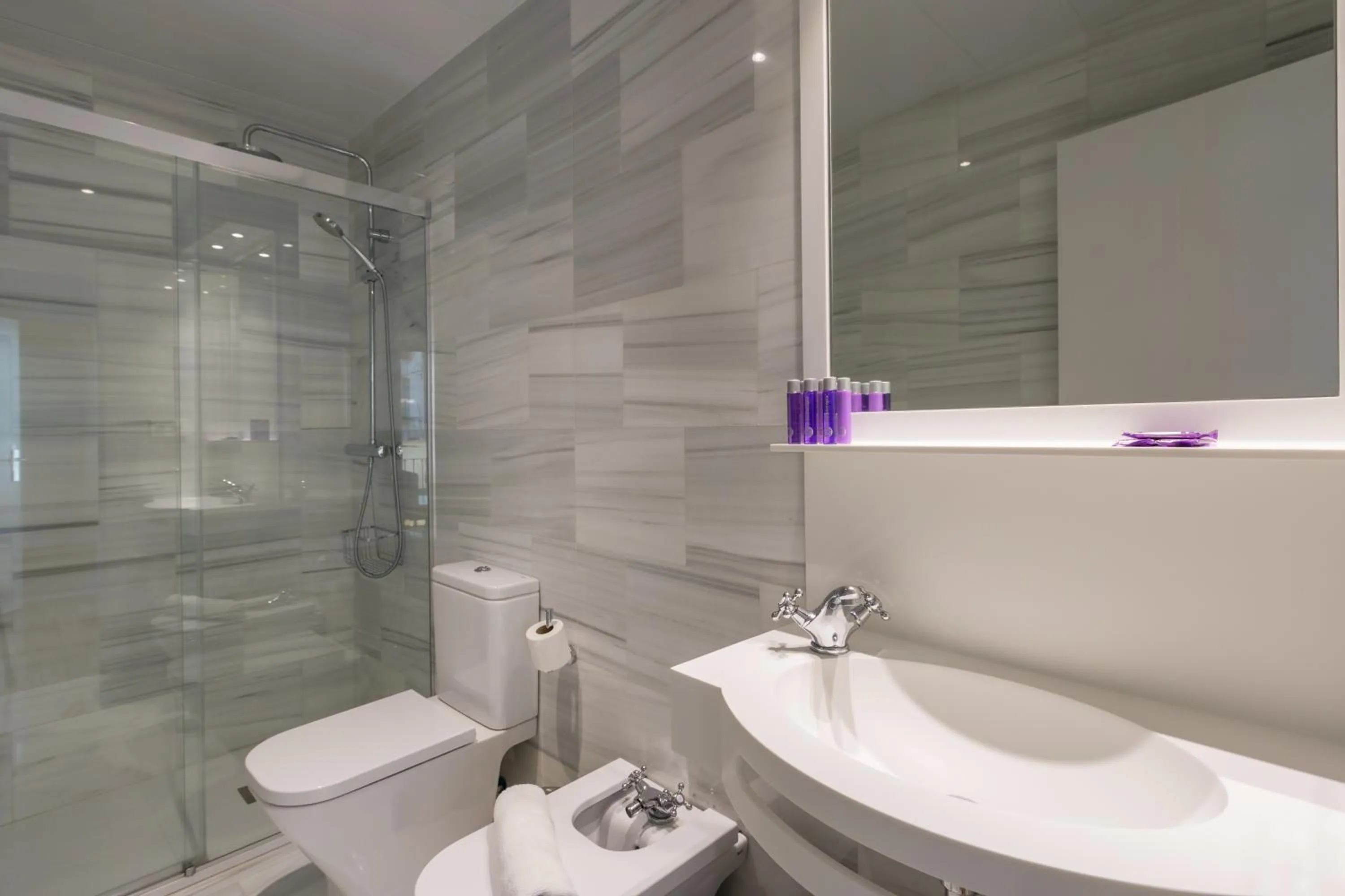 Bathroom in BiBo Suites Oro del Darro