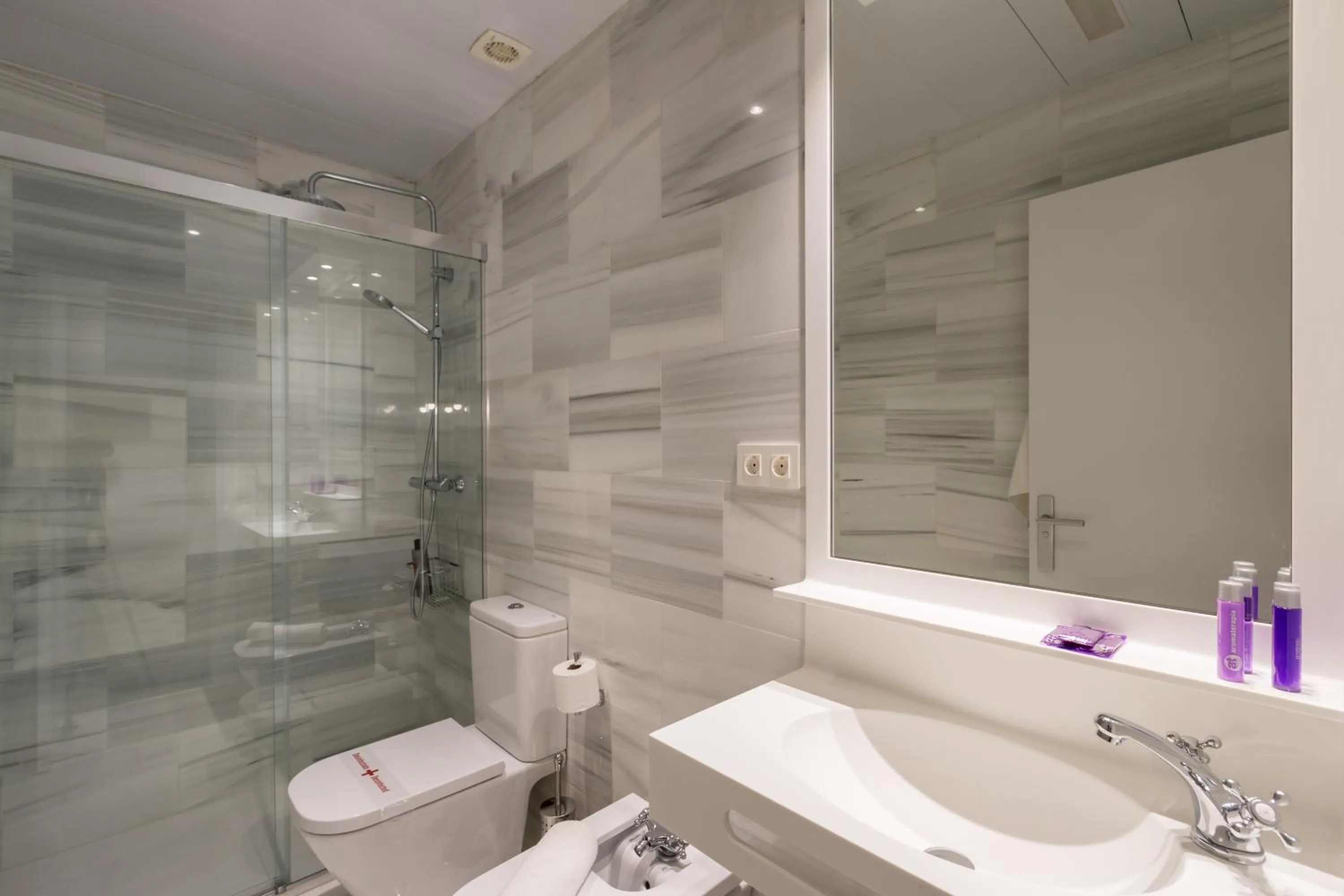 Bathroom in BiBo Suites Oro del Darro