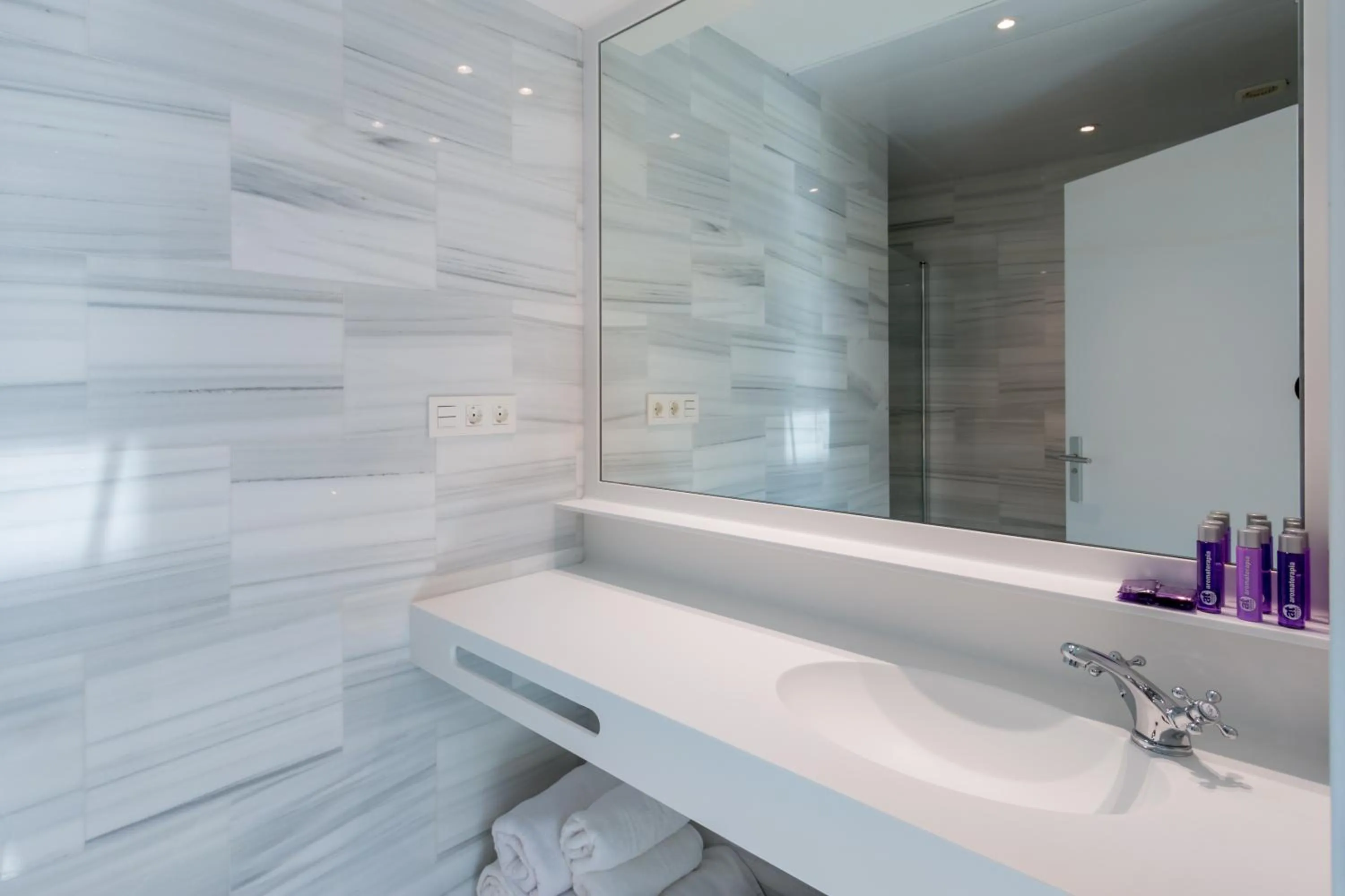 Bathroom in BiBo Suites Oro del Darro