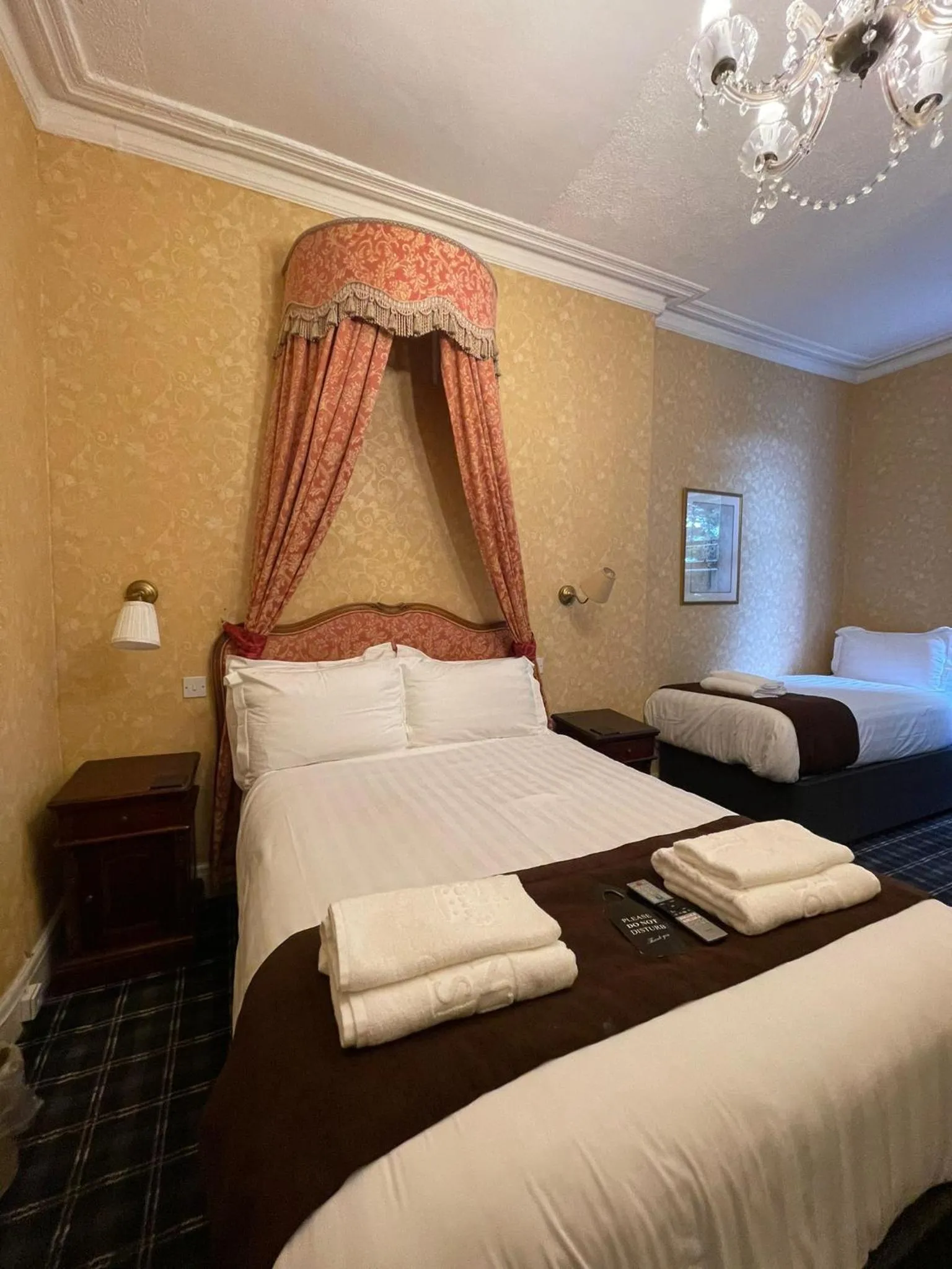 Bedroom, Bed in Headlands Hotel