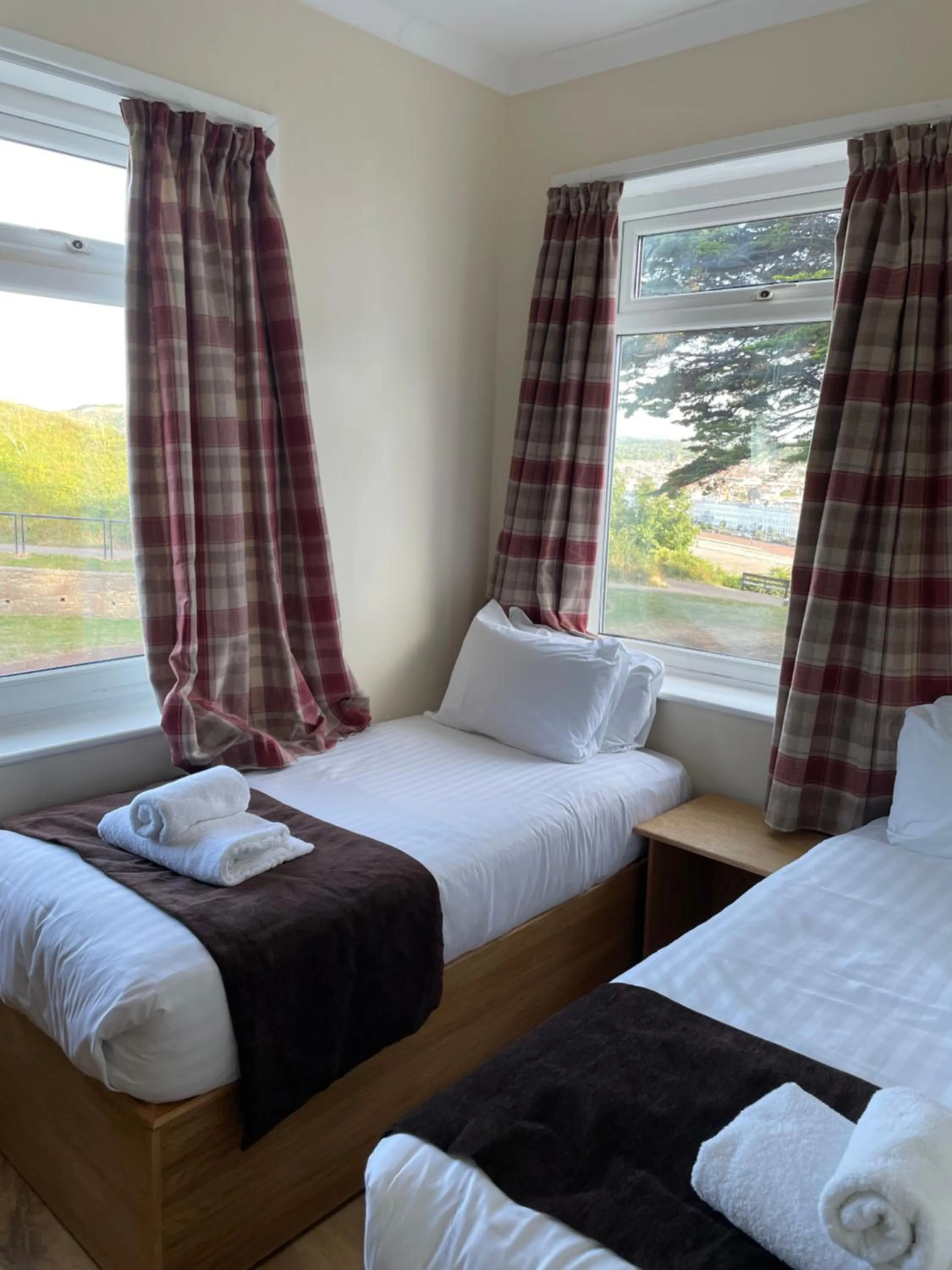 Bedroom, Bed in Headlands Hotel