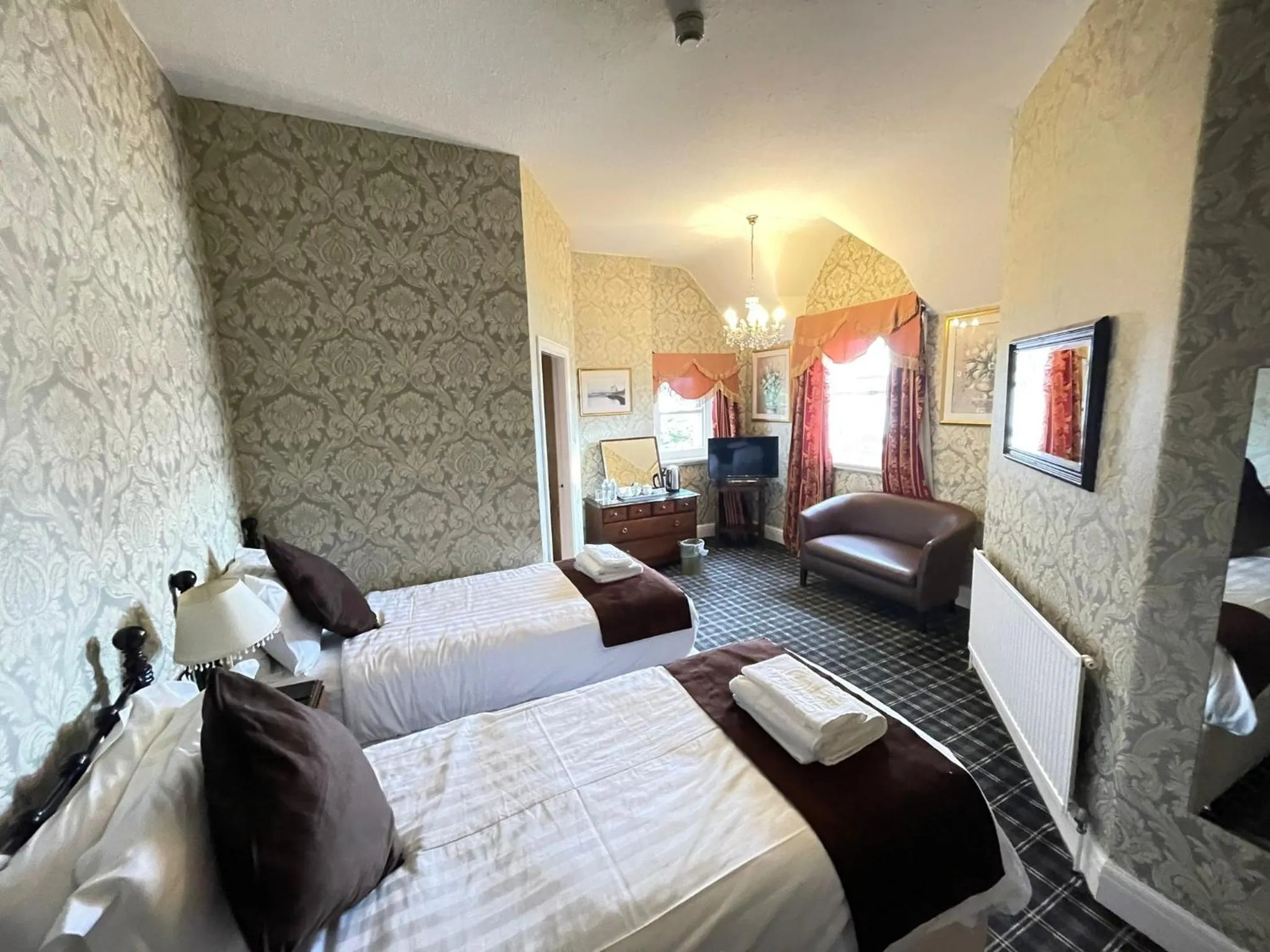 Bedroom, Bed in Headlands Hotel