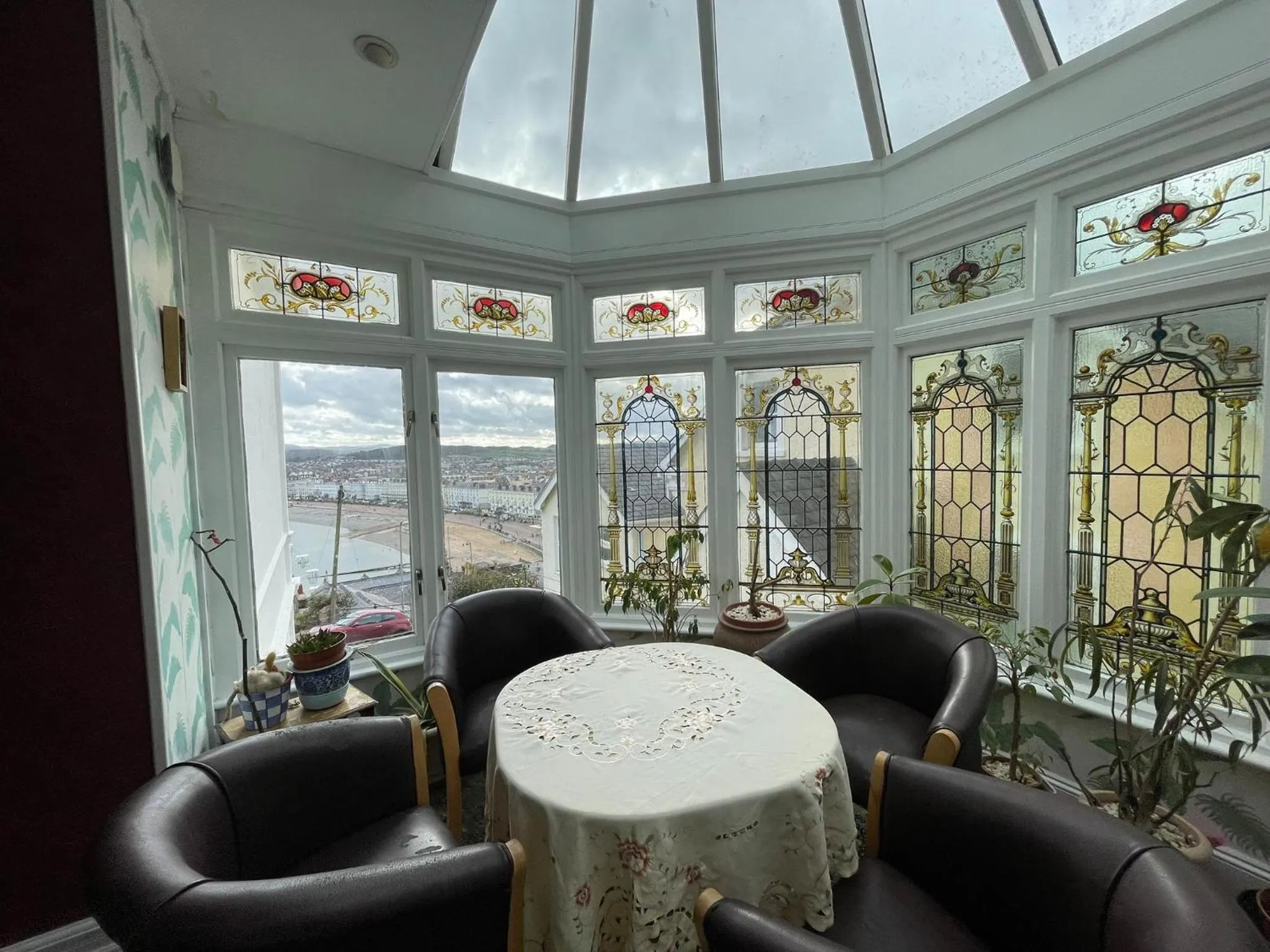 Seating area in Headlands Hotel