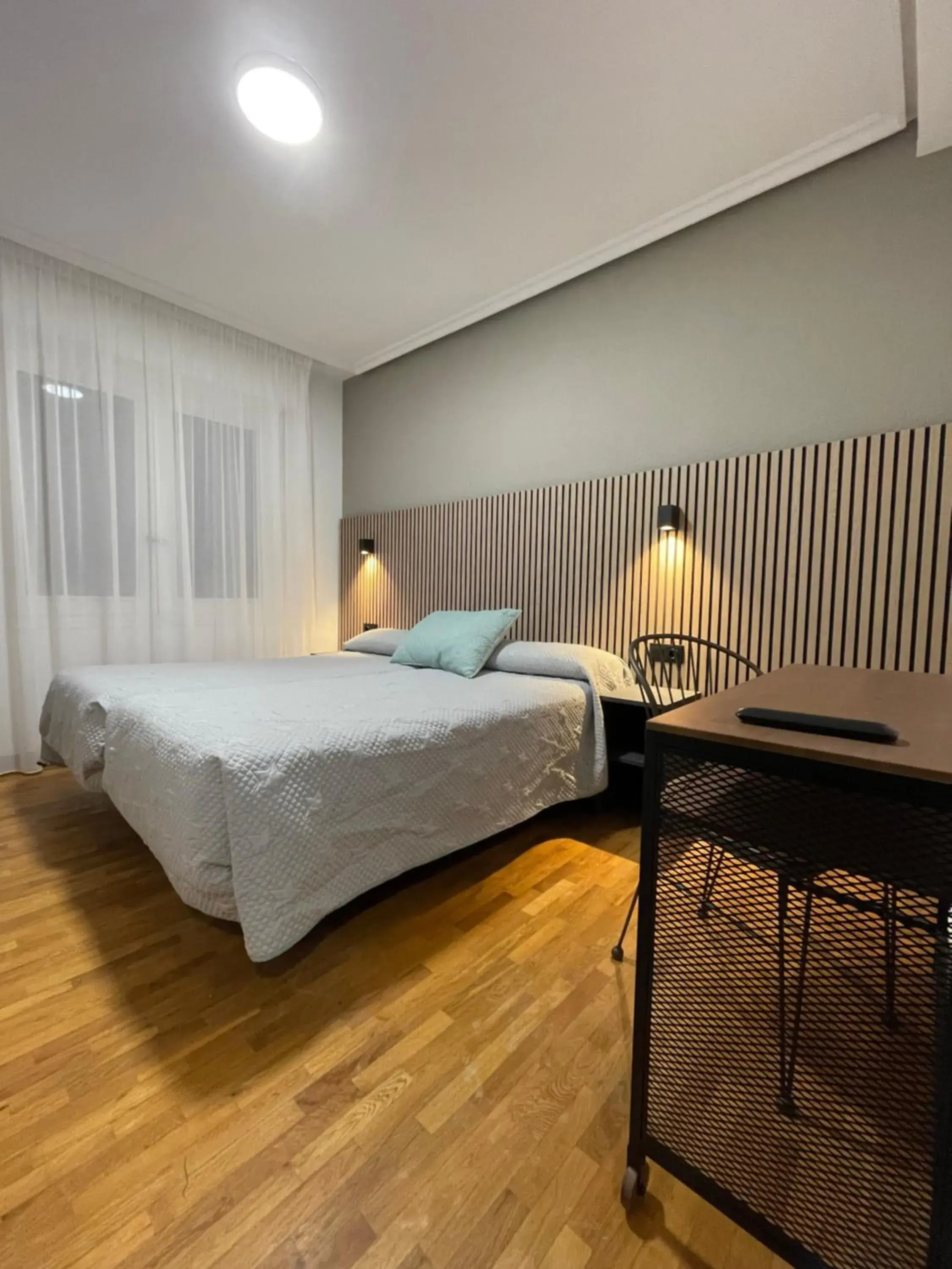 Triple Room - single occupancy in Pensión La Encina Triple Room - single occupancy in Pensión La Encina
