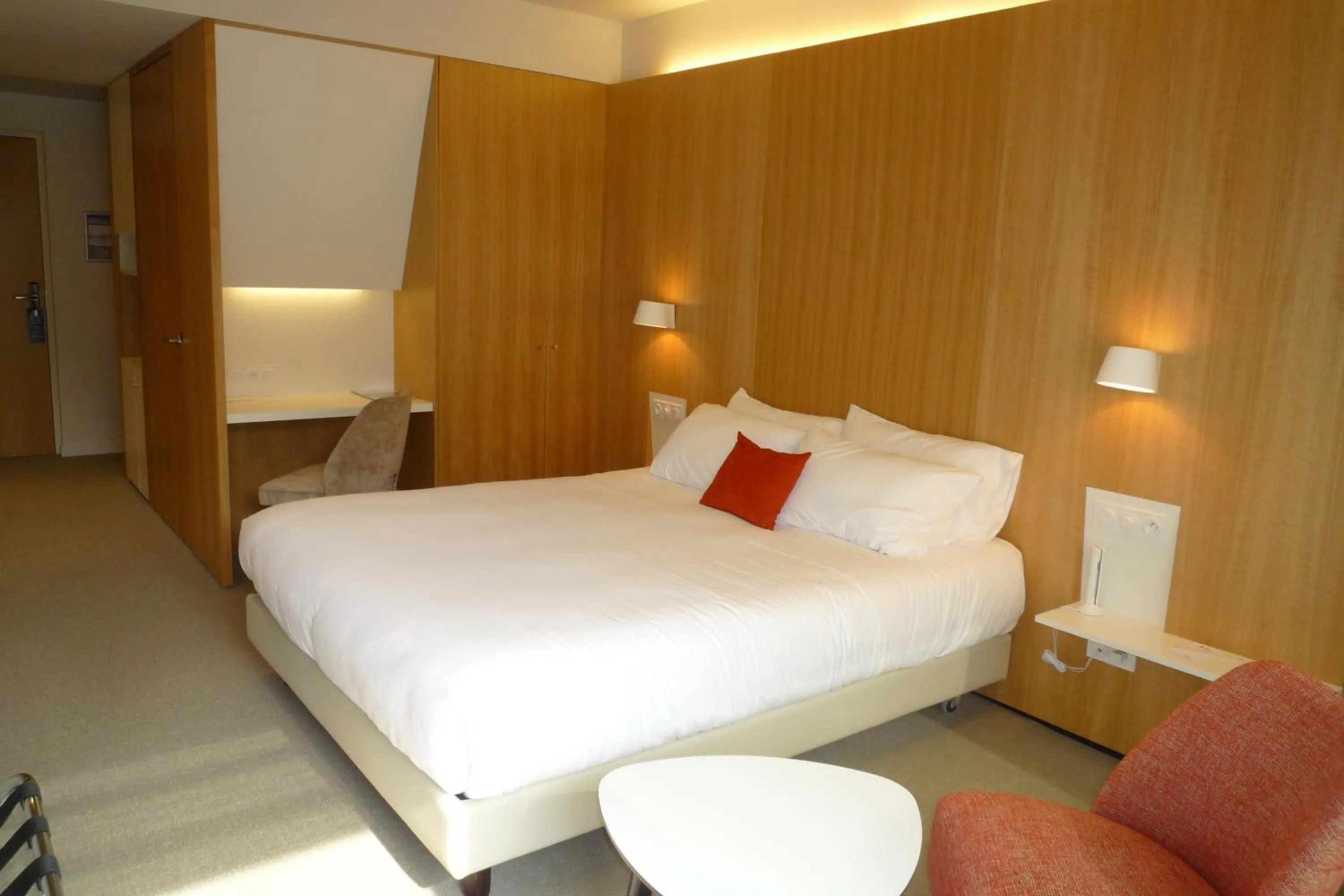 Bed in Best Western Plus Hotel Divona Cahors