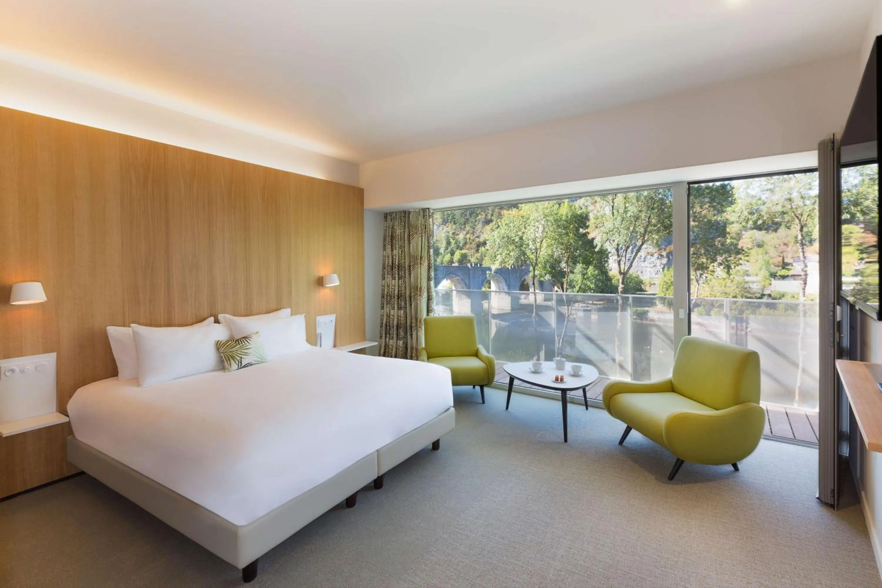 Photo of the whole room, Bed in Best Western Plus Hotel Divona Cahors