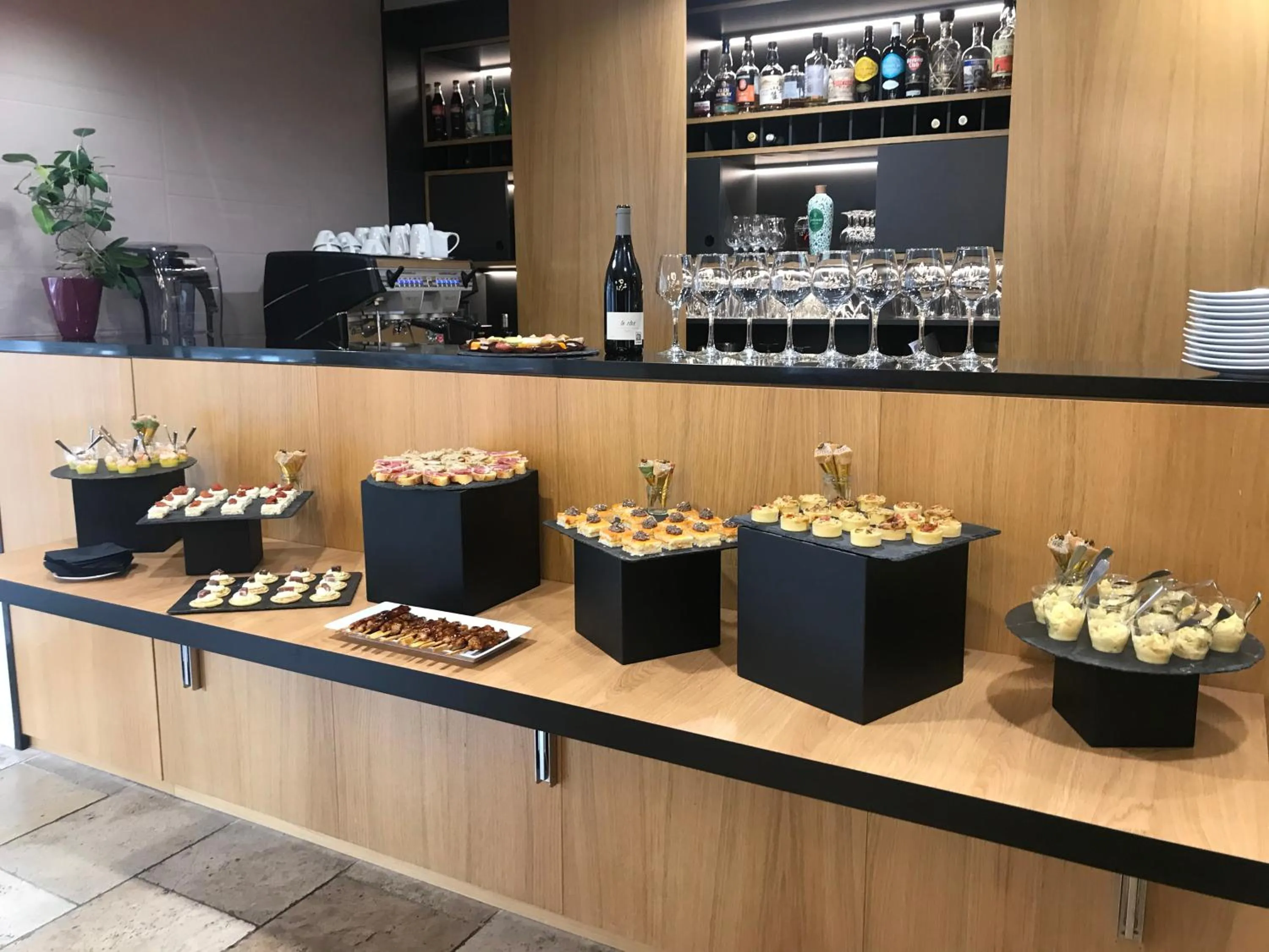 Food and drinks in Best Western Plus Hotel Divona Cahors