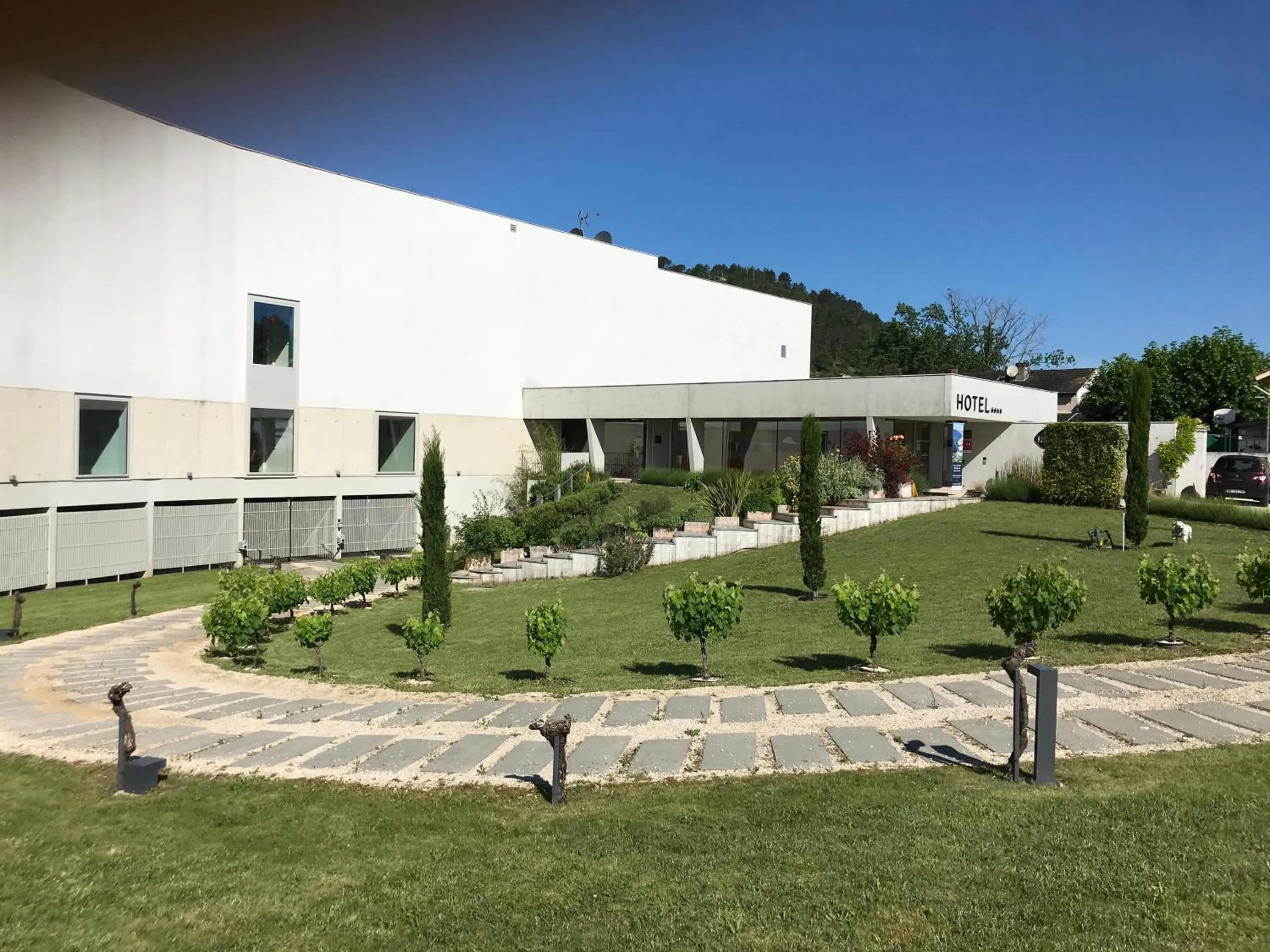 Property building in Best Western Plus Hotel Divona Cahors