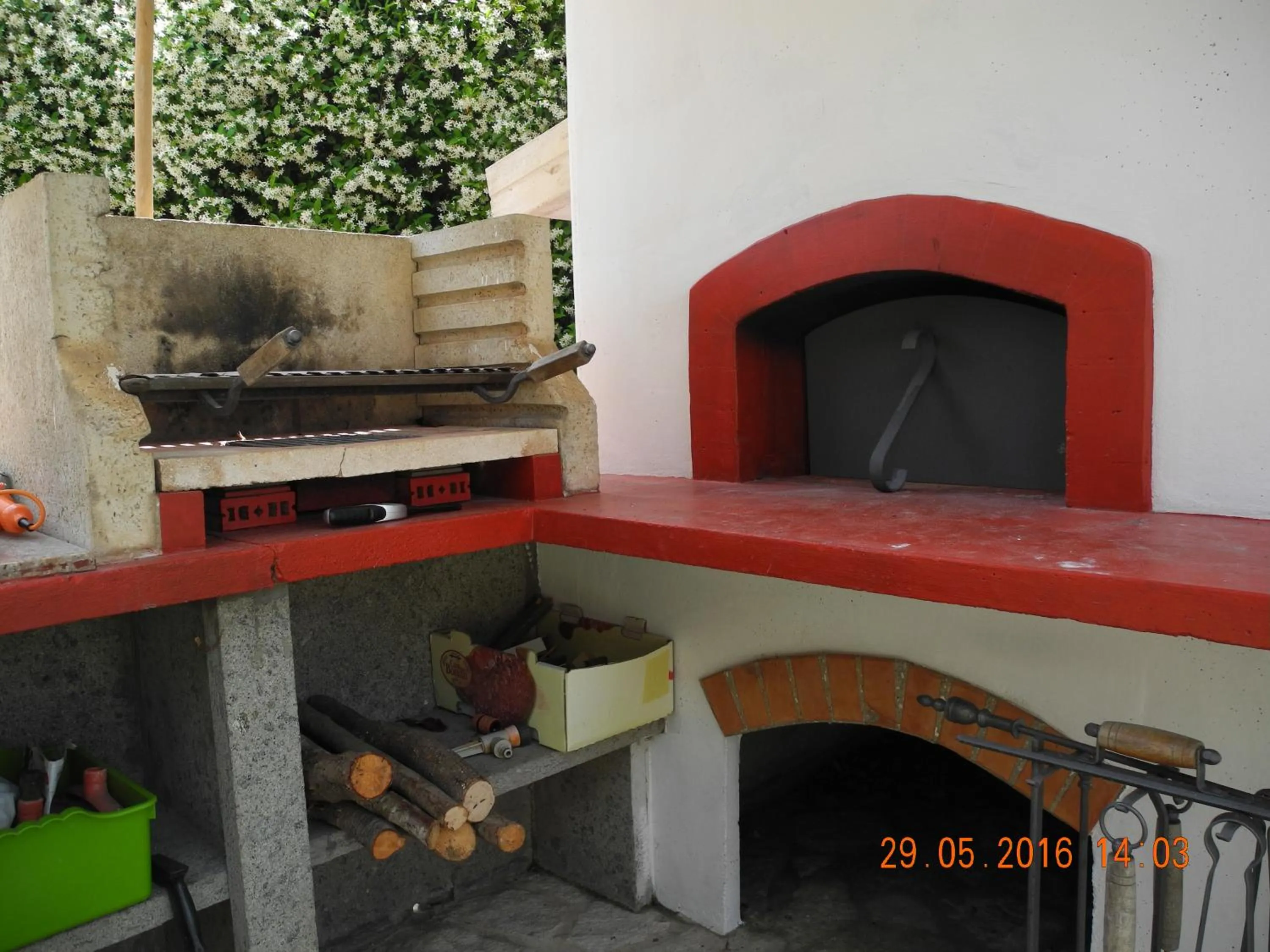 BBQ facilities in Green House