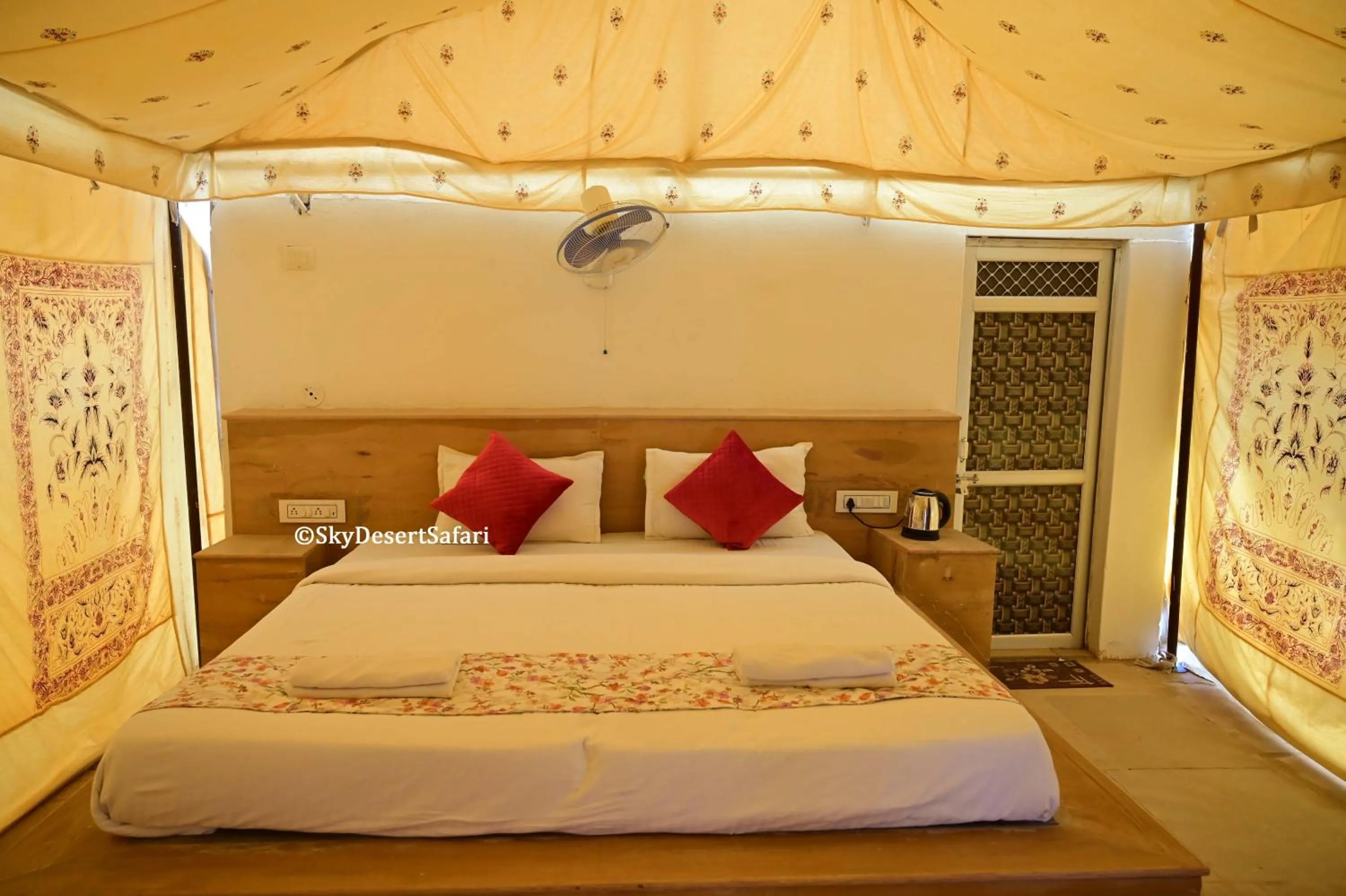 Bedroom, Bed in Sky Desert Safari