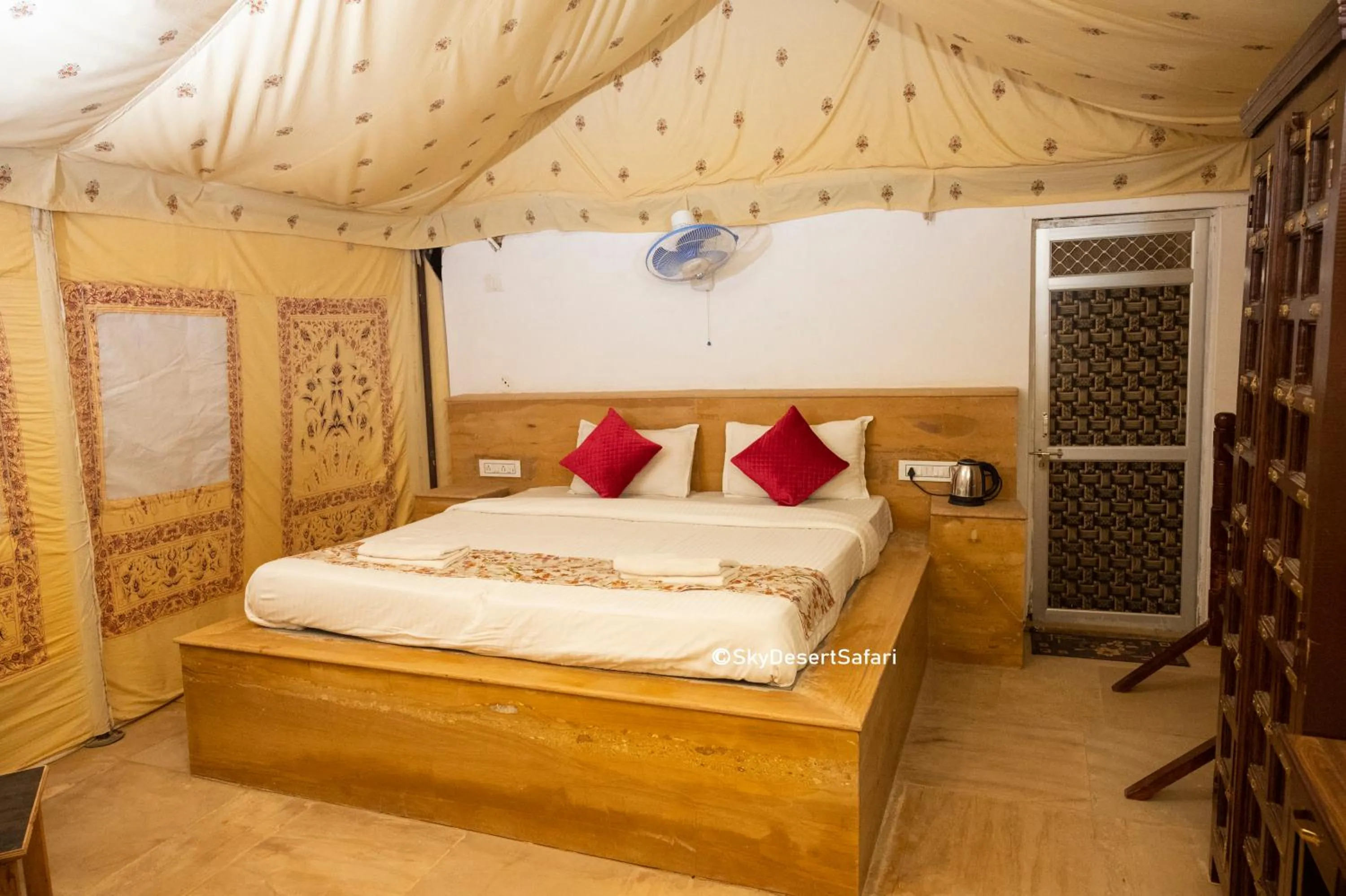 Bedroom, Bed in Sky Desert Safari