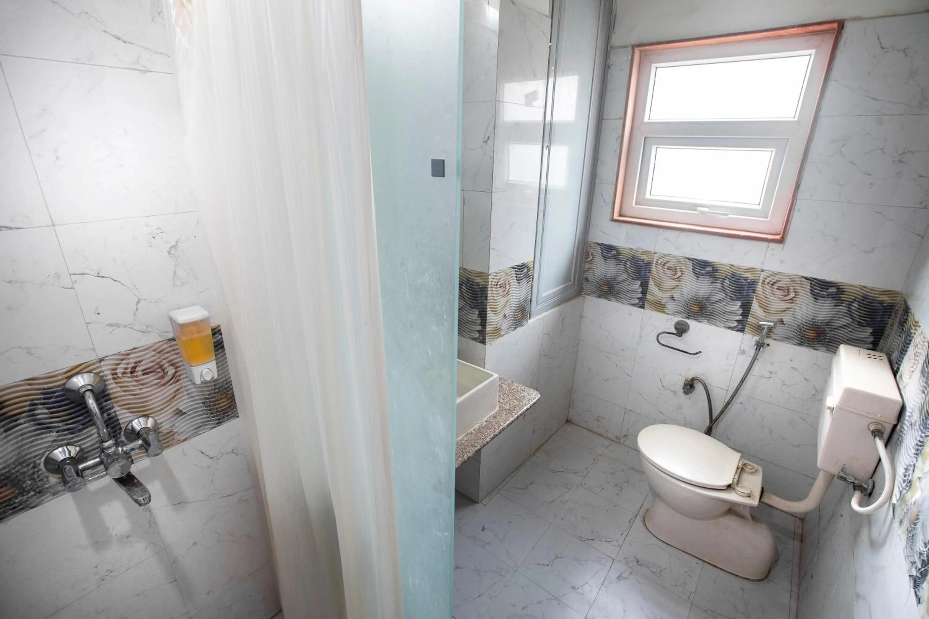 Bathroom in Hotel Bhakti Dhama