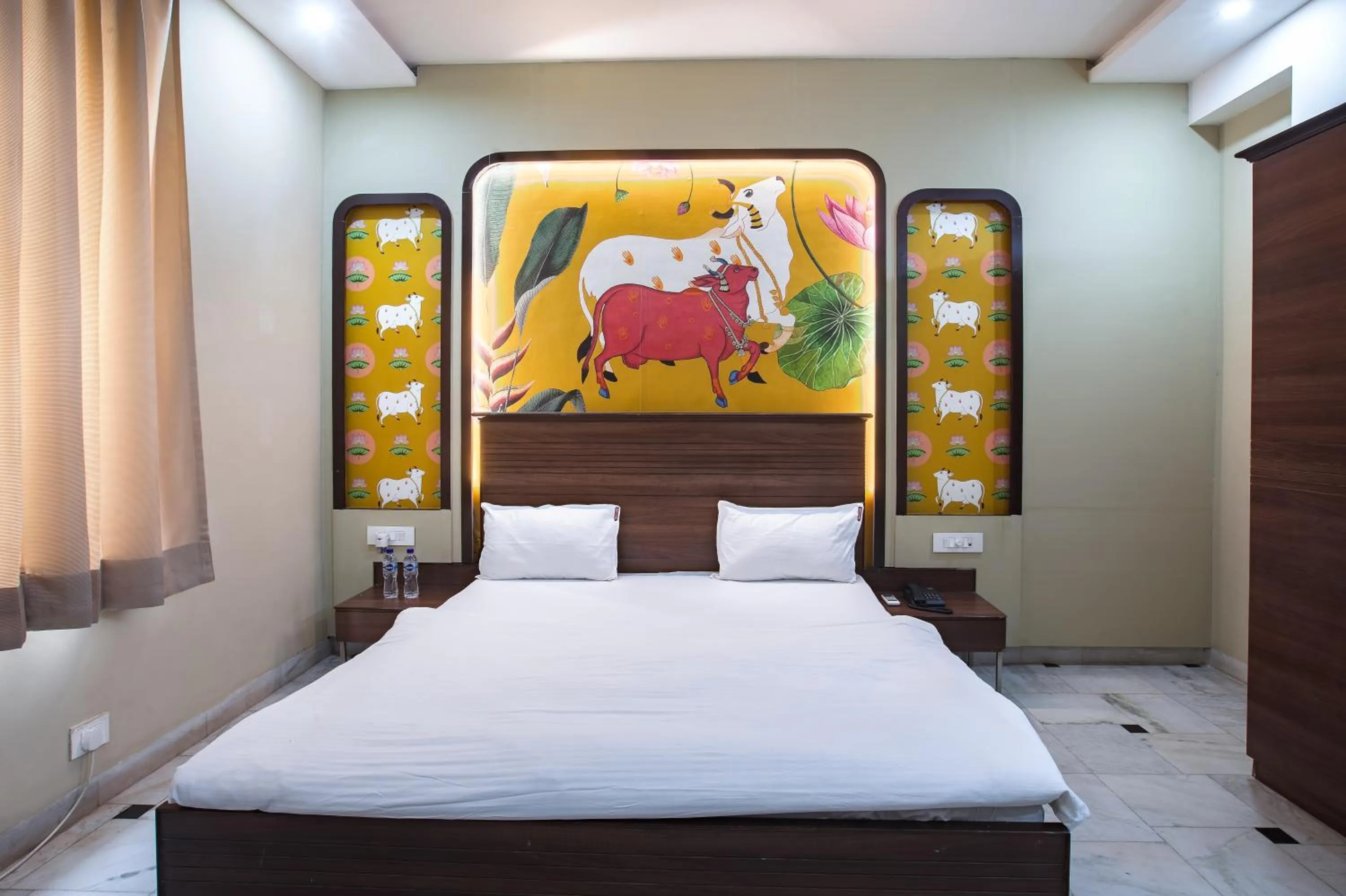 Bed in Hotel Bhakti Dhama