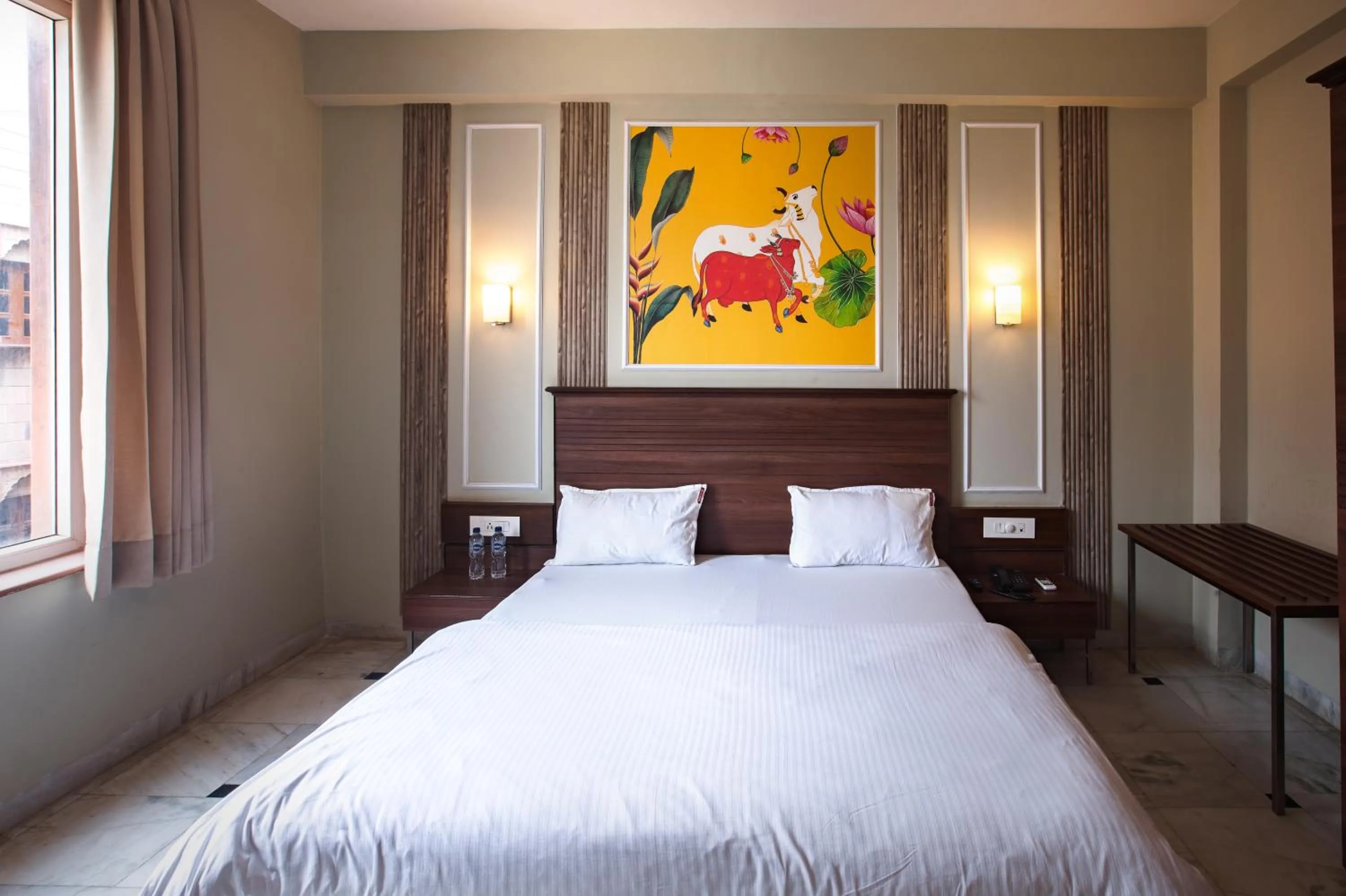 Bed in Hotel Bhakti Dhama