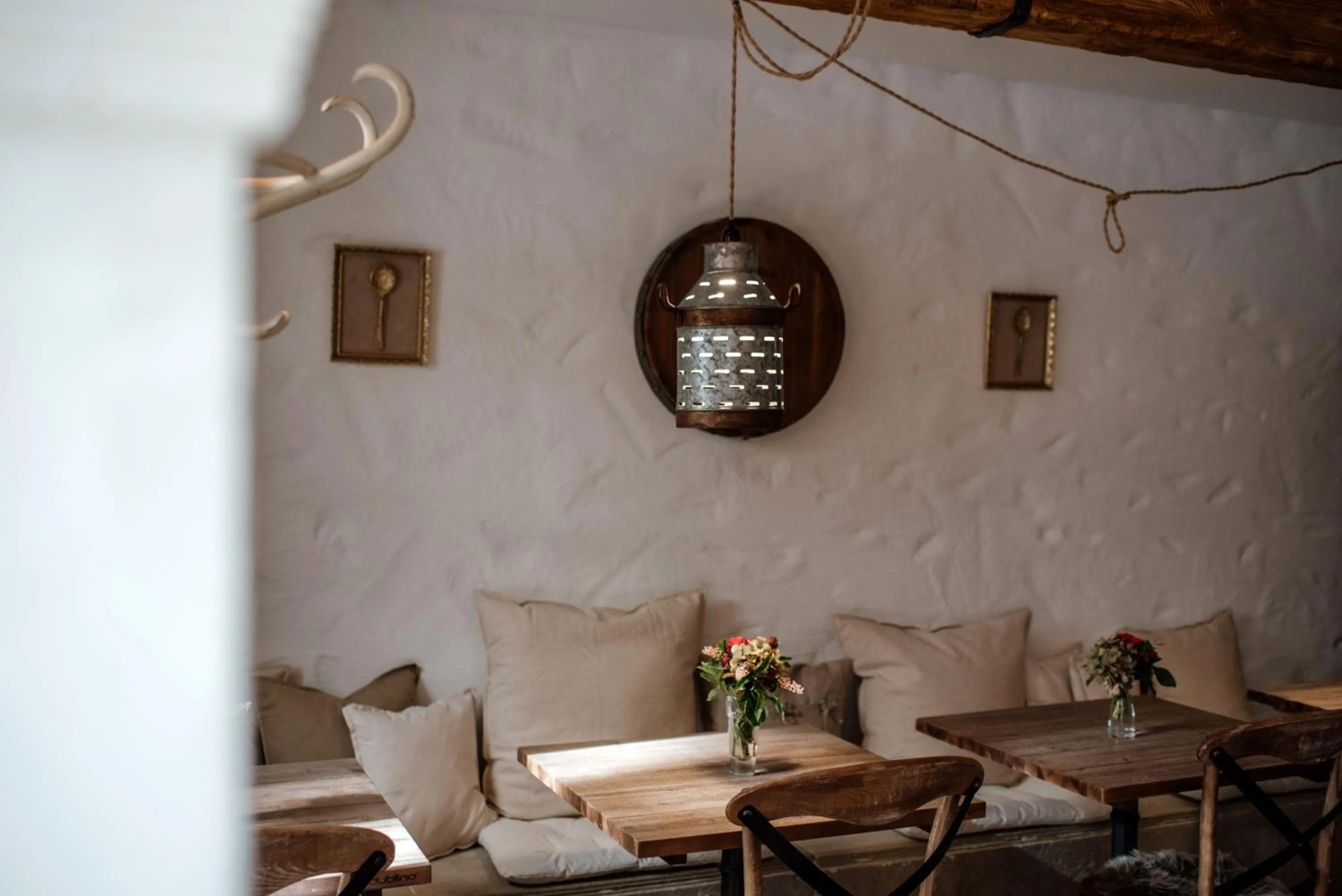 Restaurant/places to eat in Hazai Provence