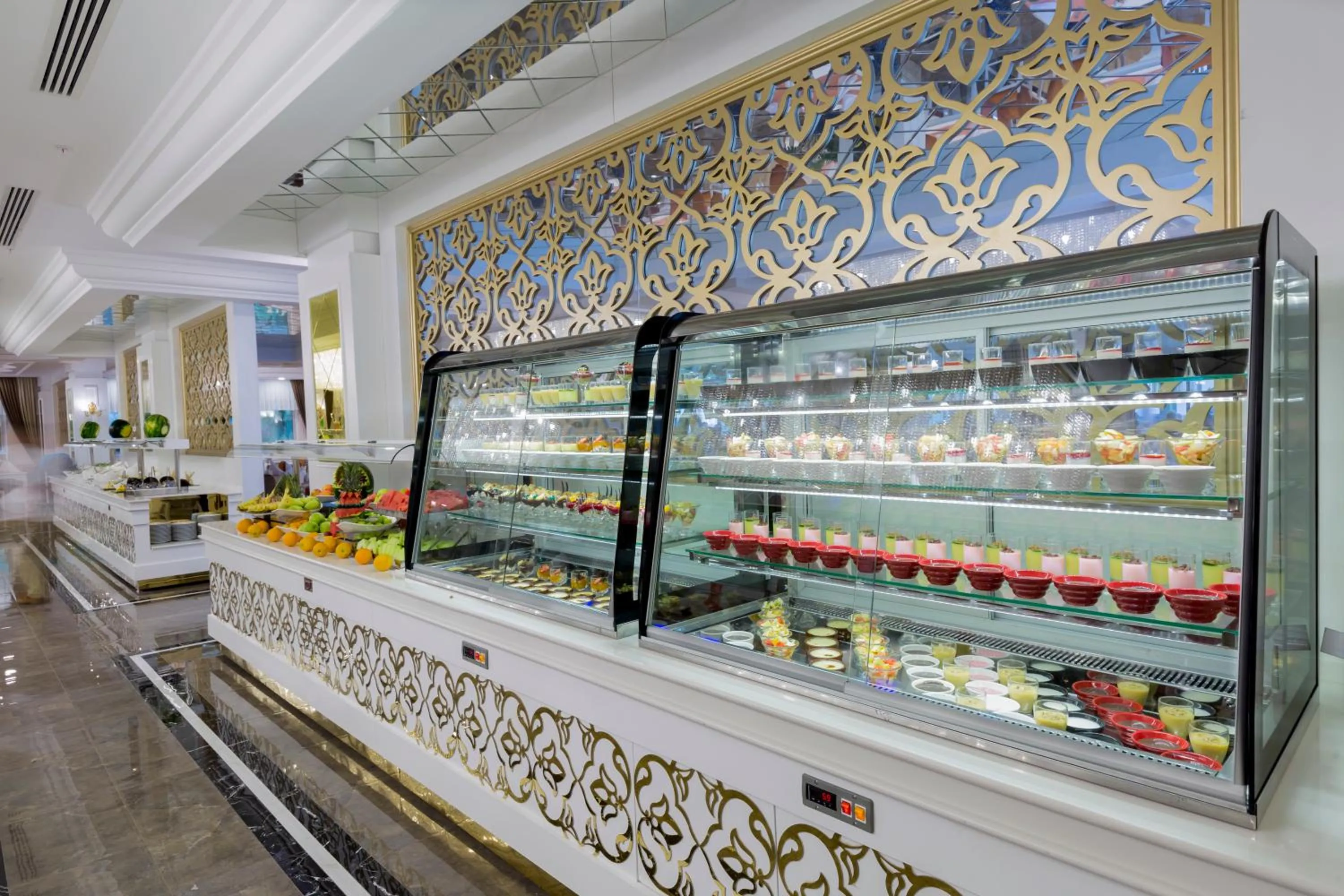 Restaurant/places to eat in Side Royal Palace