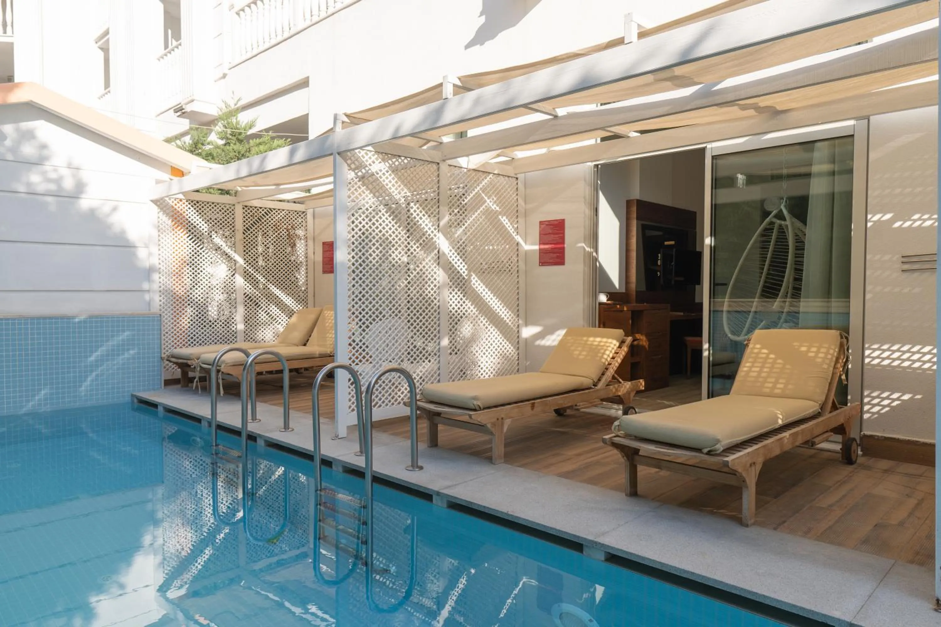 Patio in Side Royal Palace