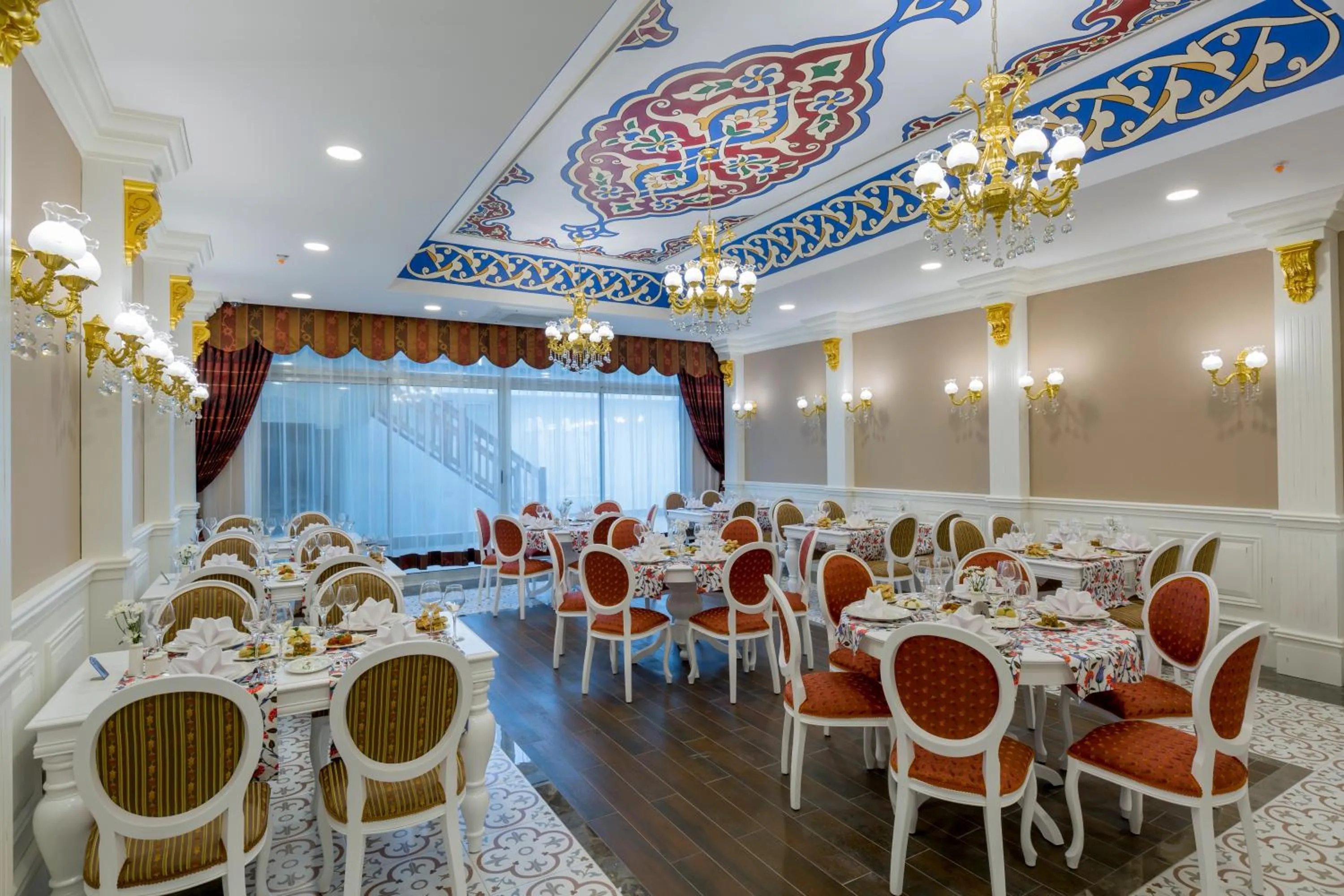 Restaurant/places to eat in Side Royal Palace