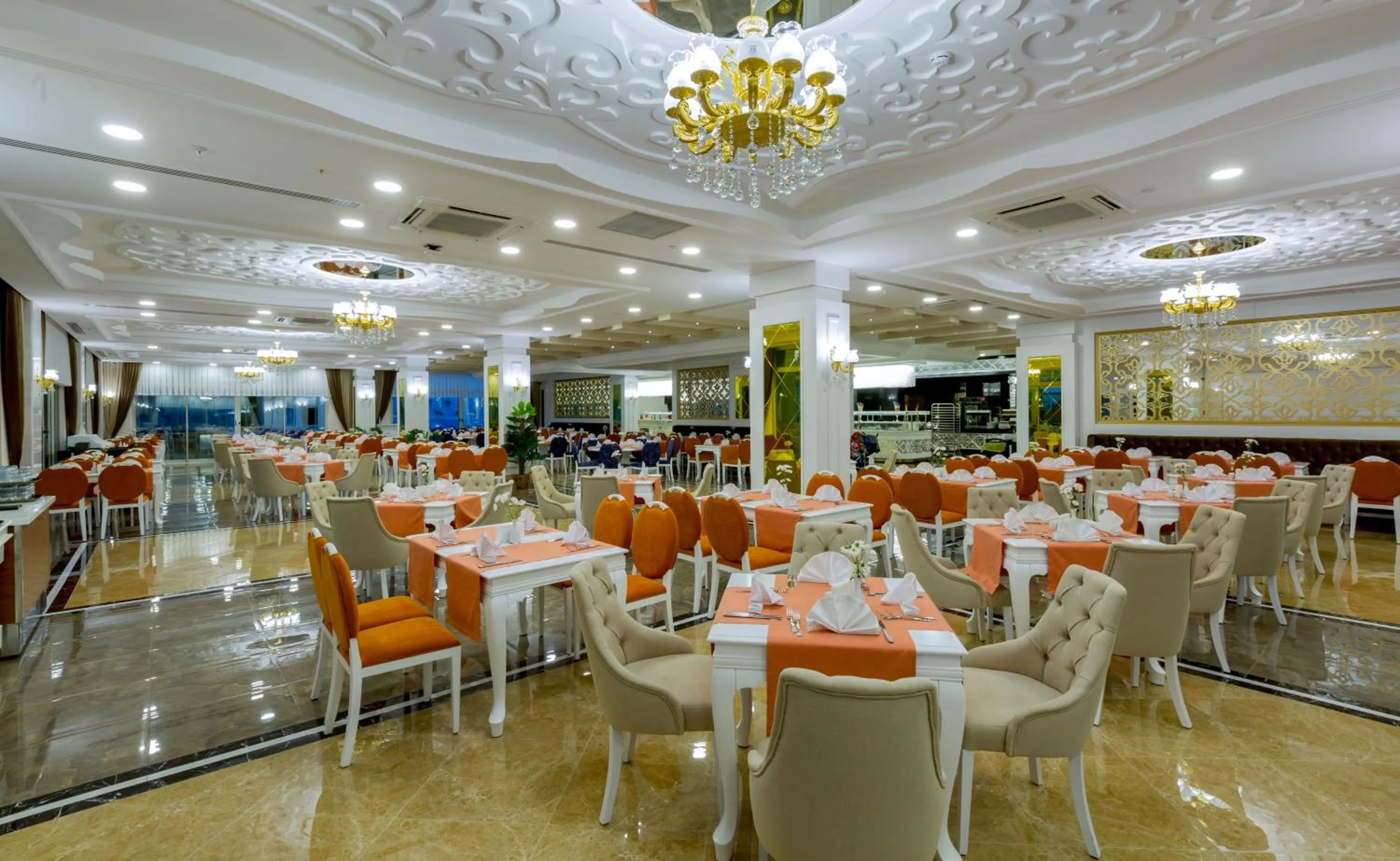 Restaurant/places to eat in Side Royal Palace