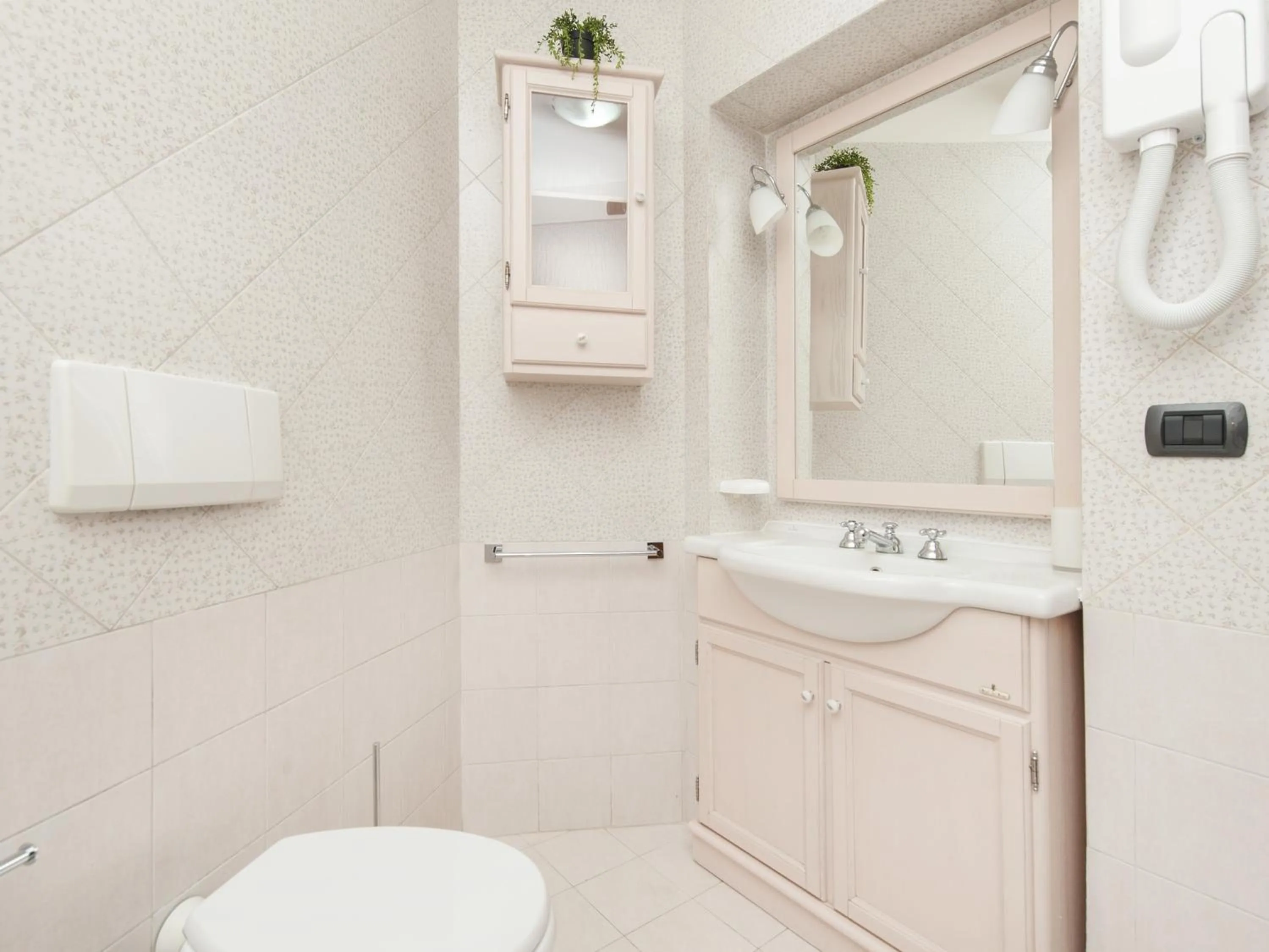 Bathroom in Retro Rooms Termini