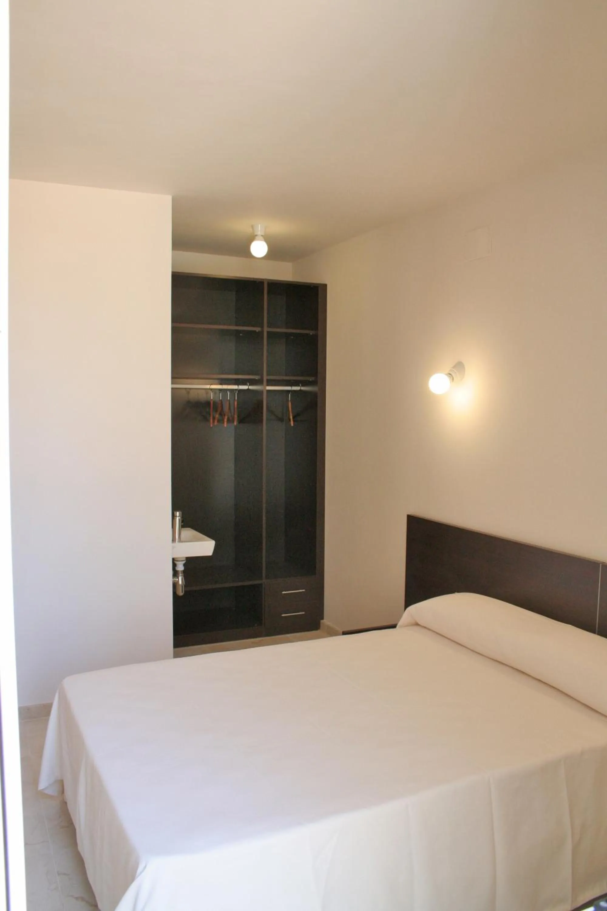 Photo of the whole room, Bed in L' Escala Resort