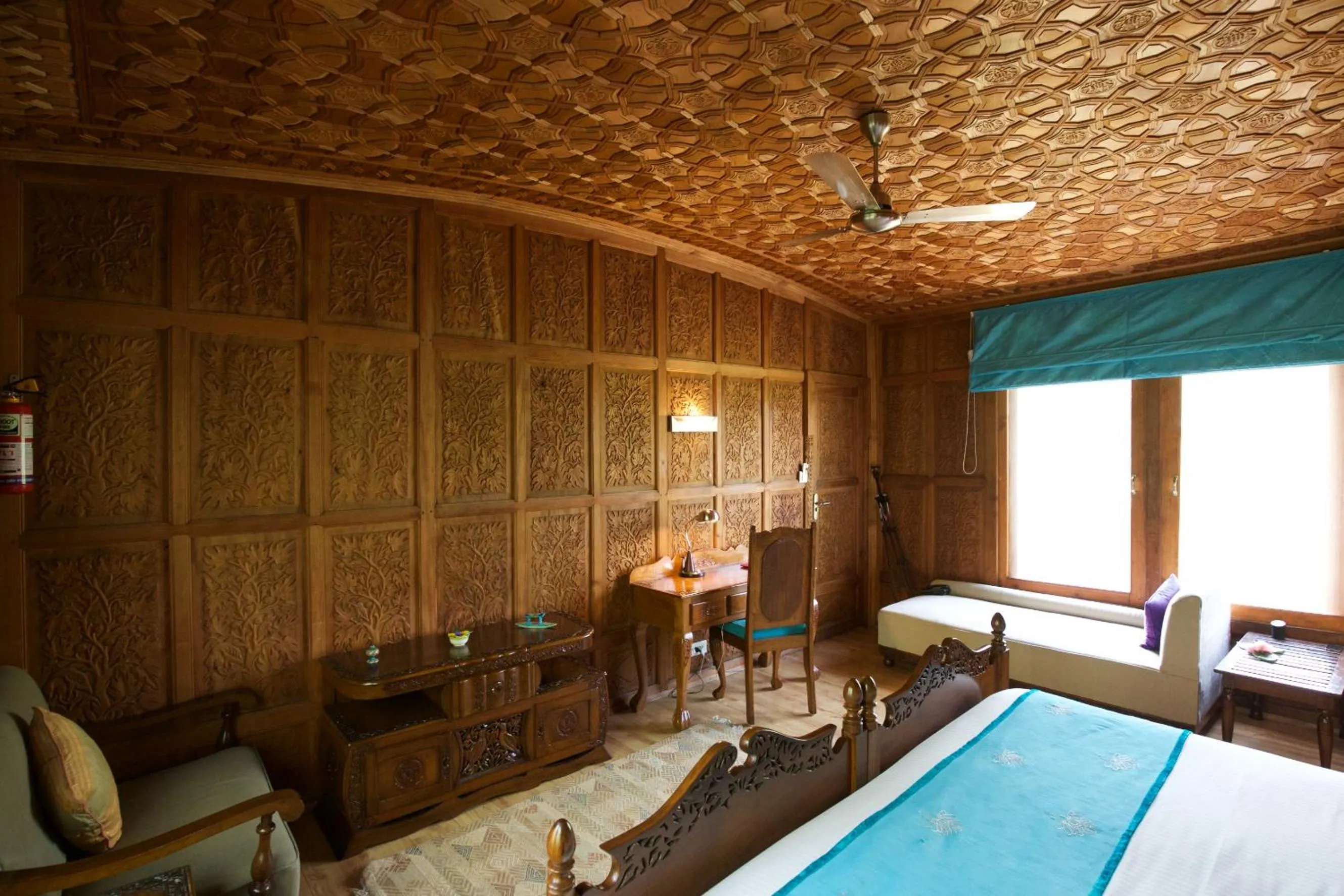 Sukoon Houseboat Dal Lake