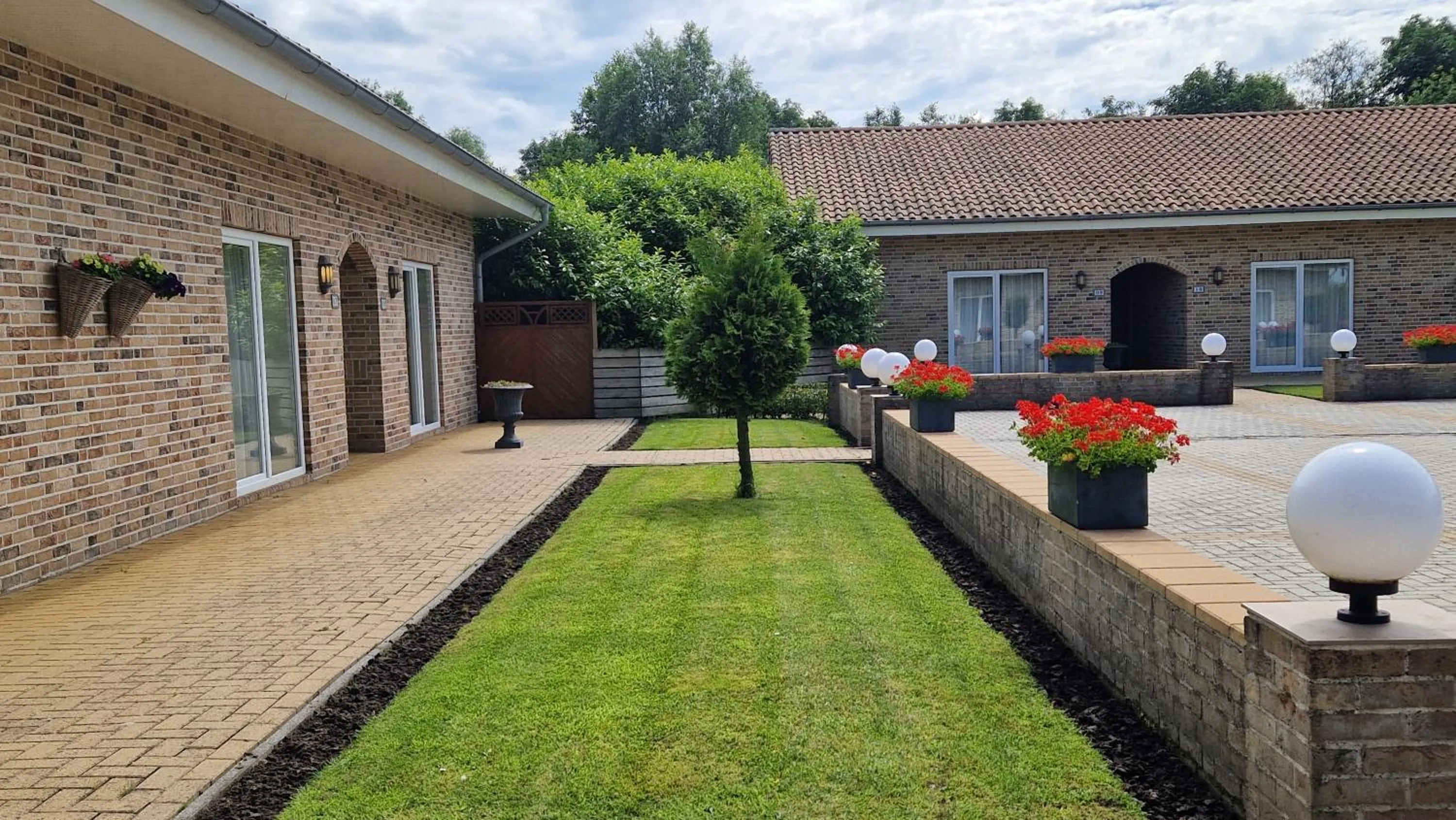 Property building in Hotel Garni Am Lindenhof Bunde