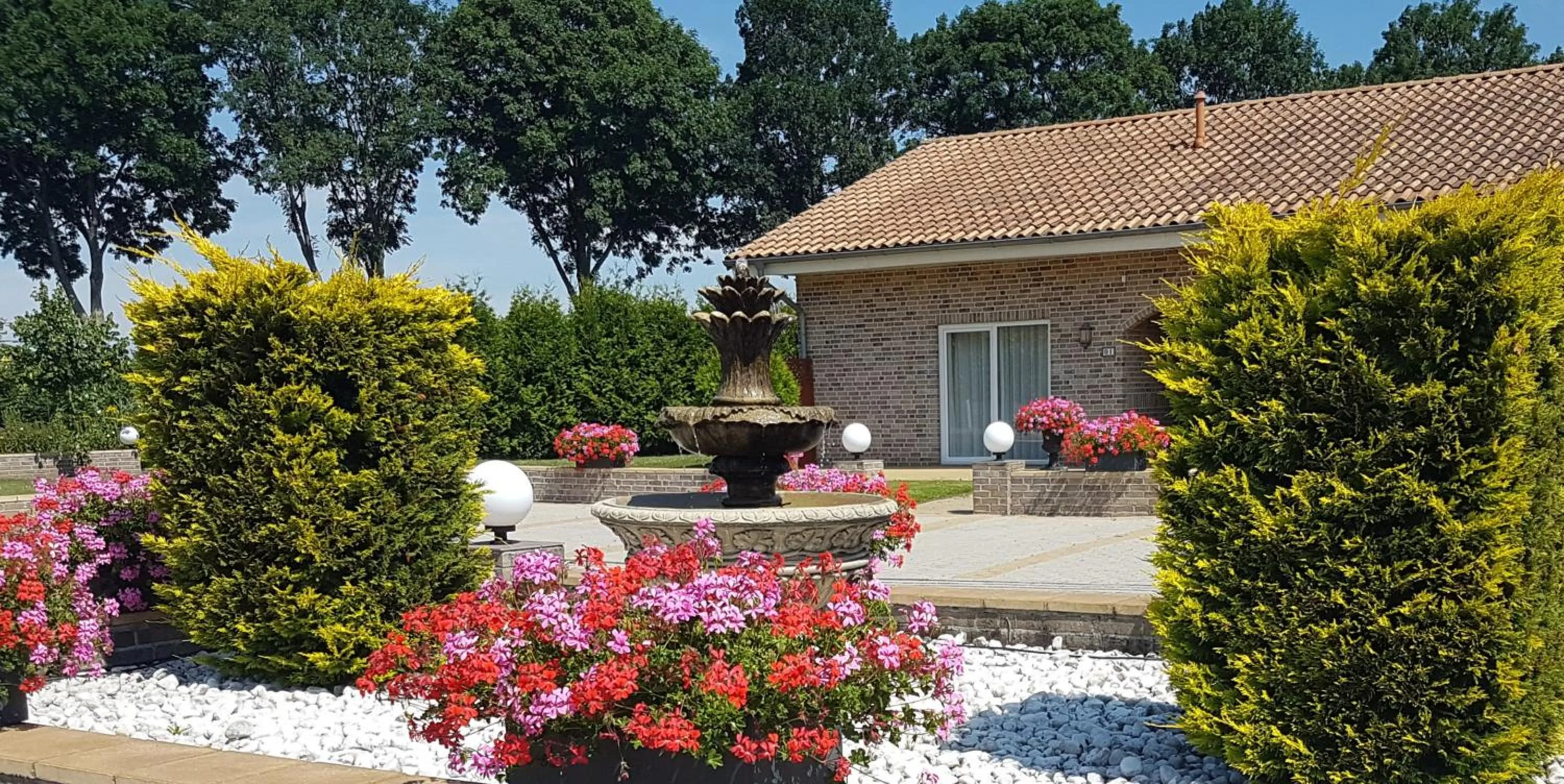 Property building in Hotel Garni Am Lindenhof Bunde