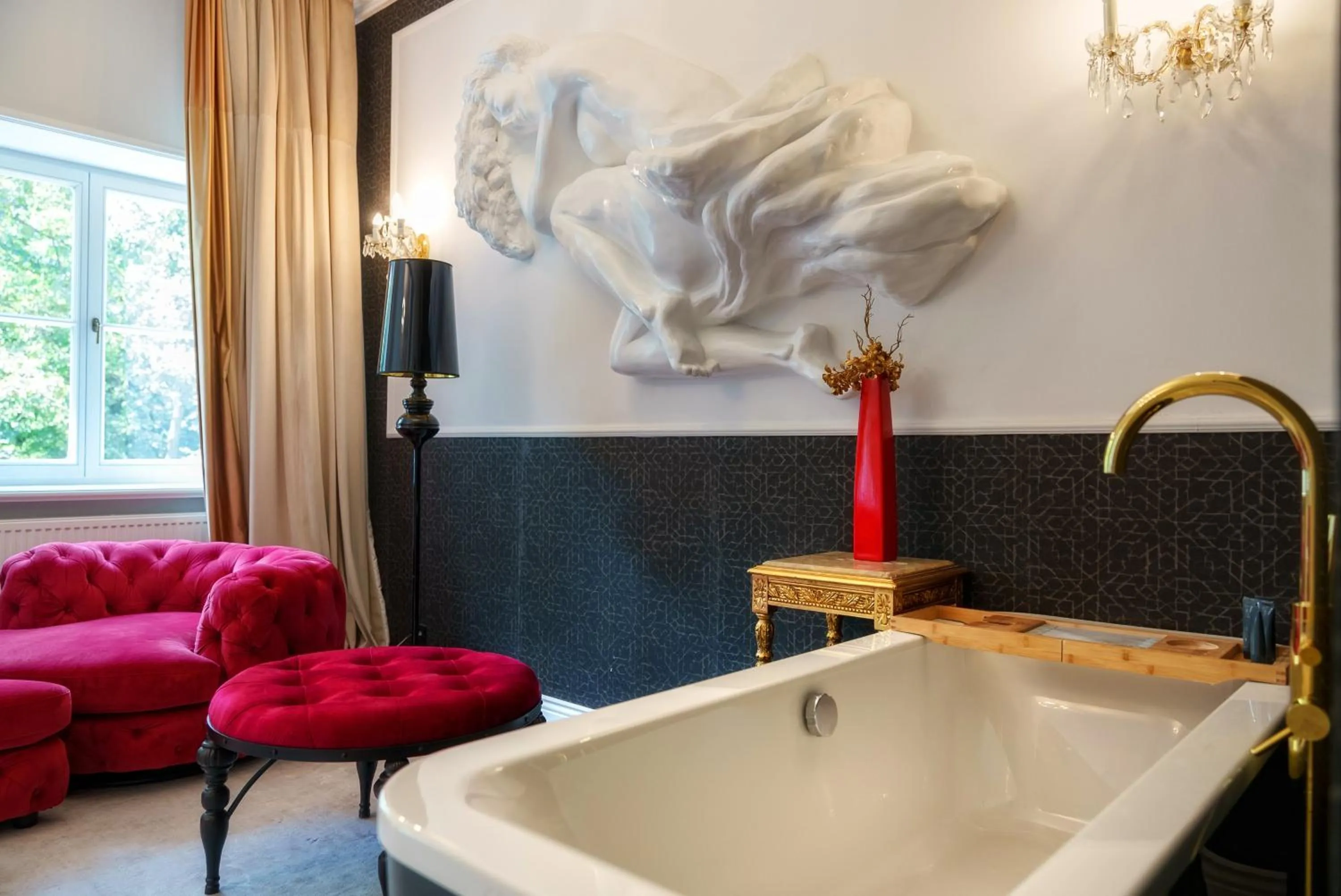 Seating area in Hotel Pałac Alexandrinum