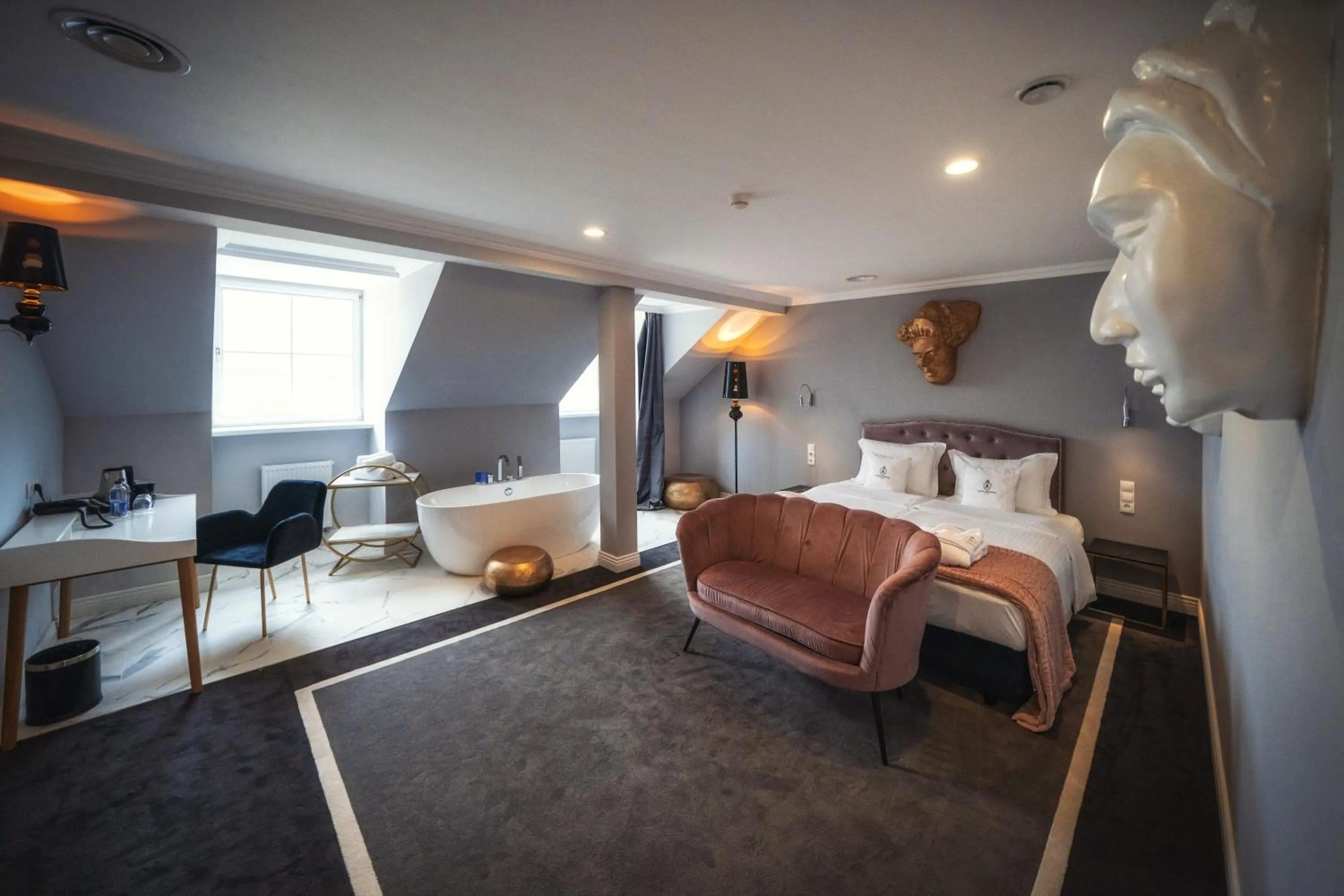 Bedroom, Bed in Hotel Pałac Alexandrinum