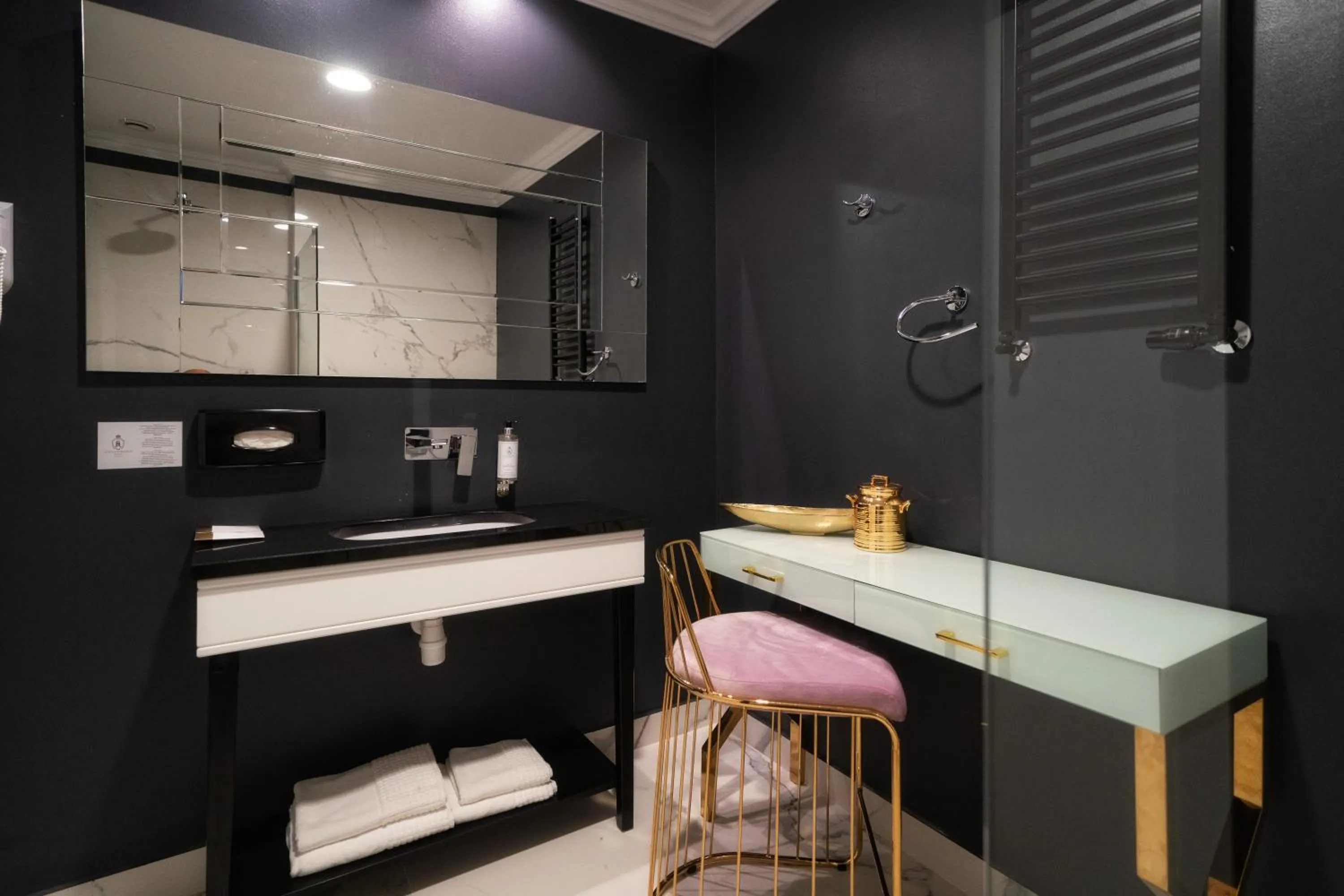 Bathroom in Hotel Pałac Alexandrinum