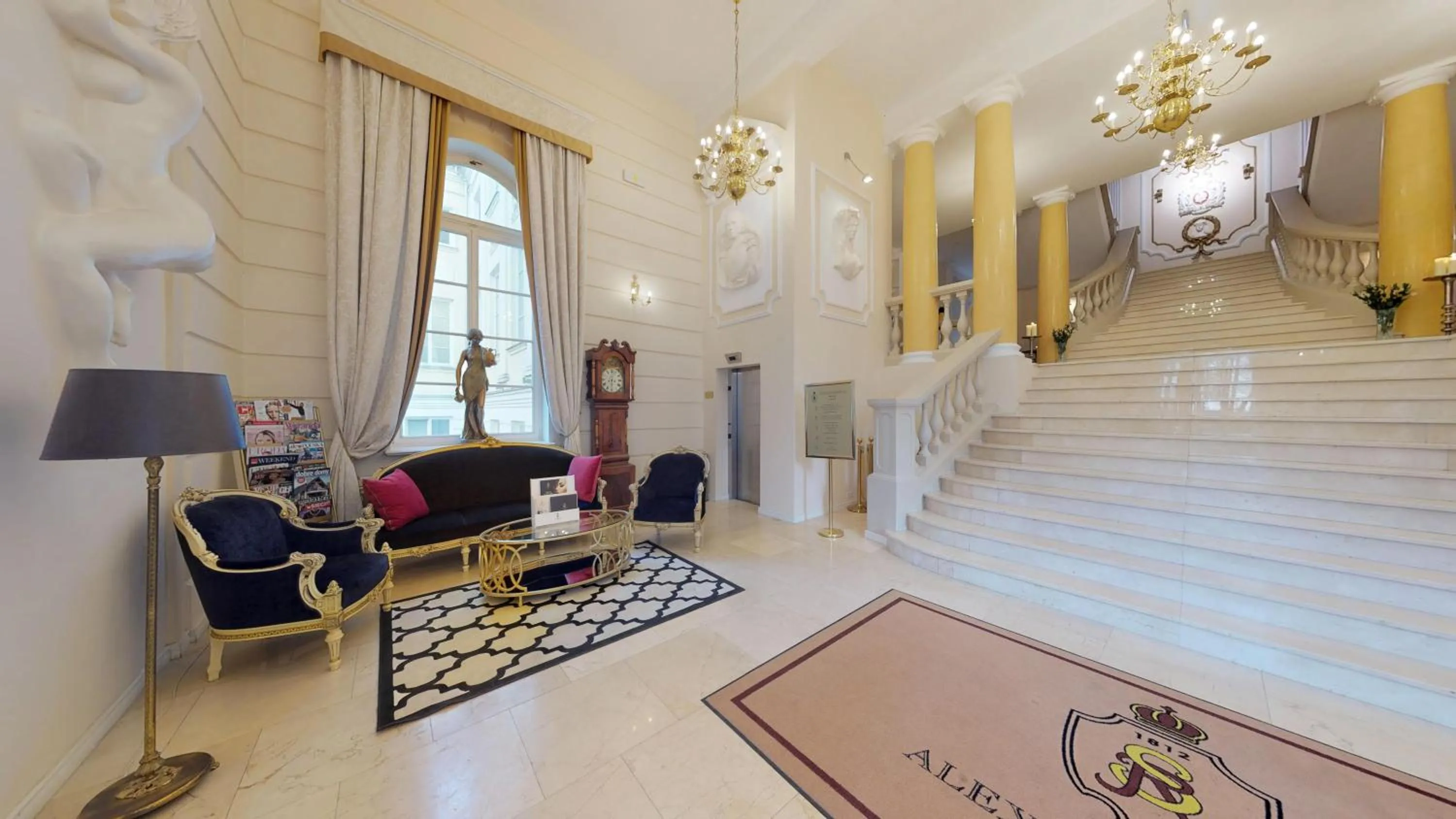 Lobby or reception in Hotel Pałac Alexandrinum