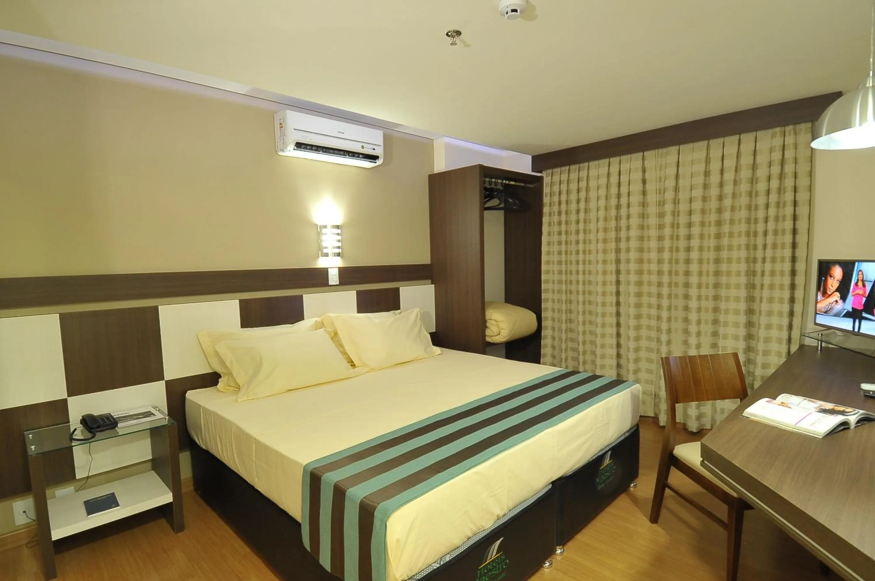 Bedroom, Bed in Hotel Maestro Premium Cascavel