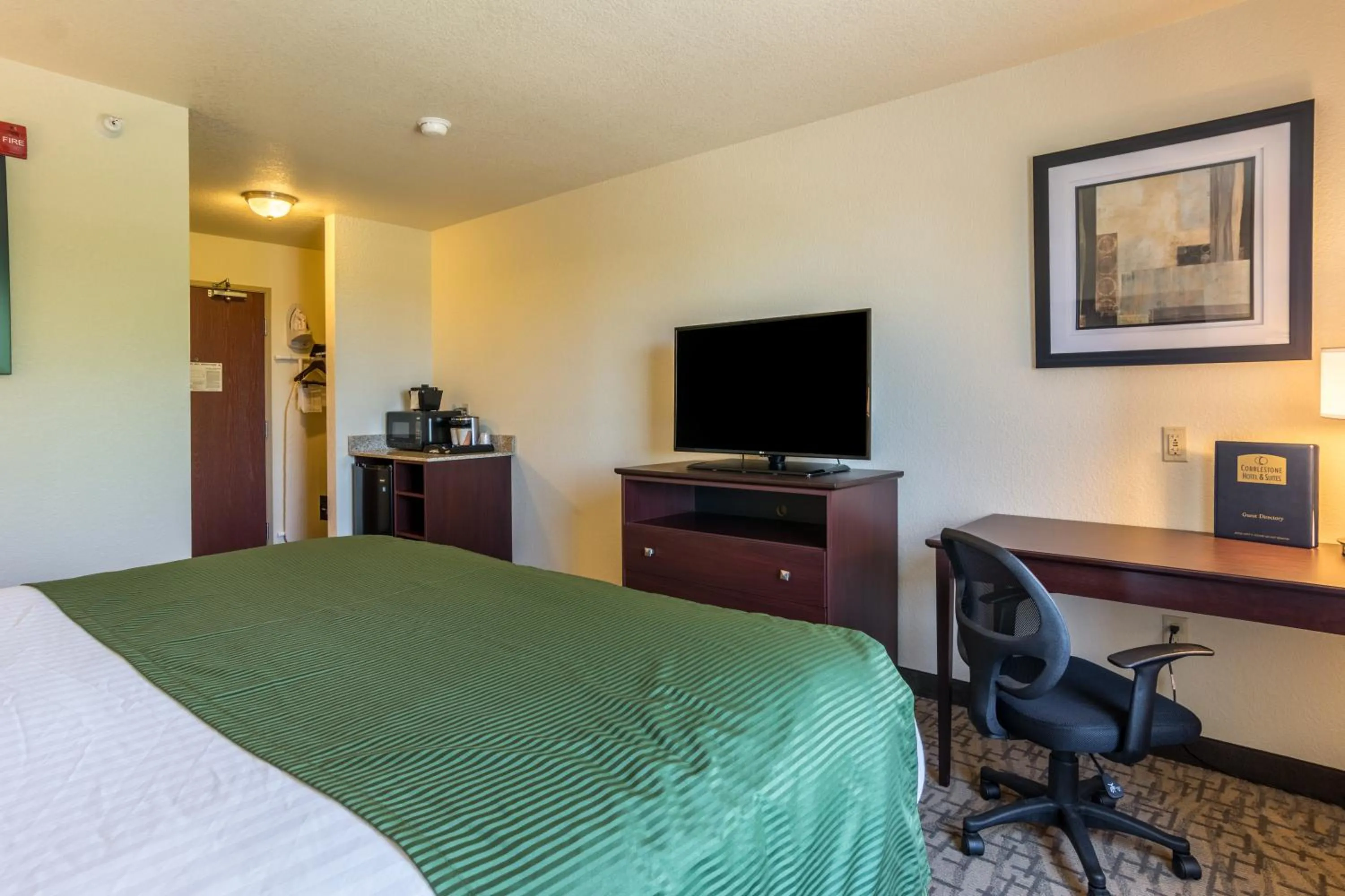 Bed in Cobblestone Inn & Suites - Lakin