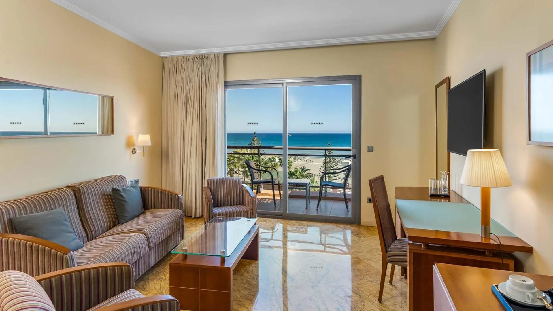 Living room in Protur Roquetas Hotel & Spa