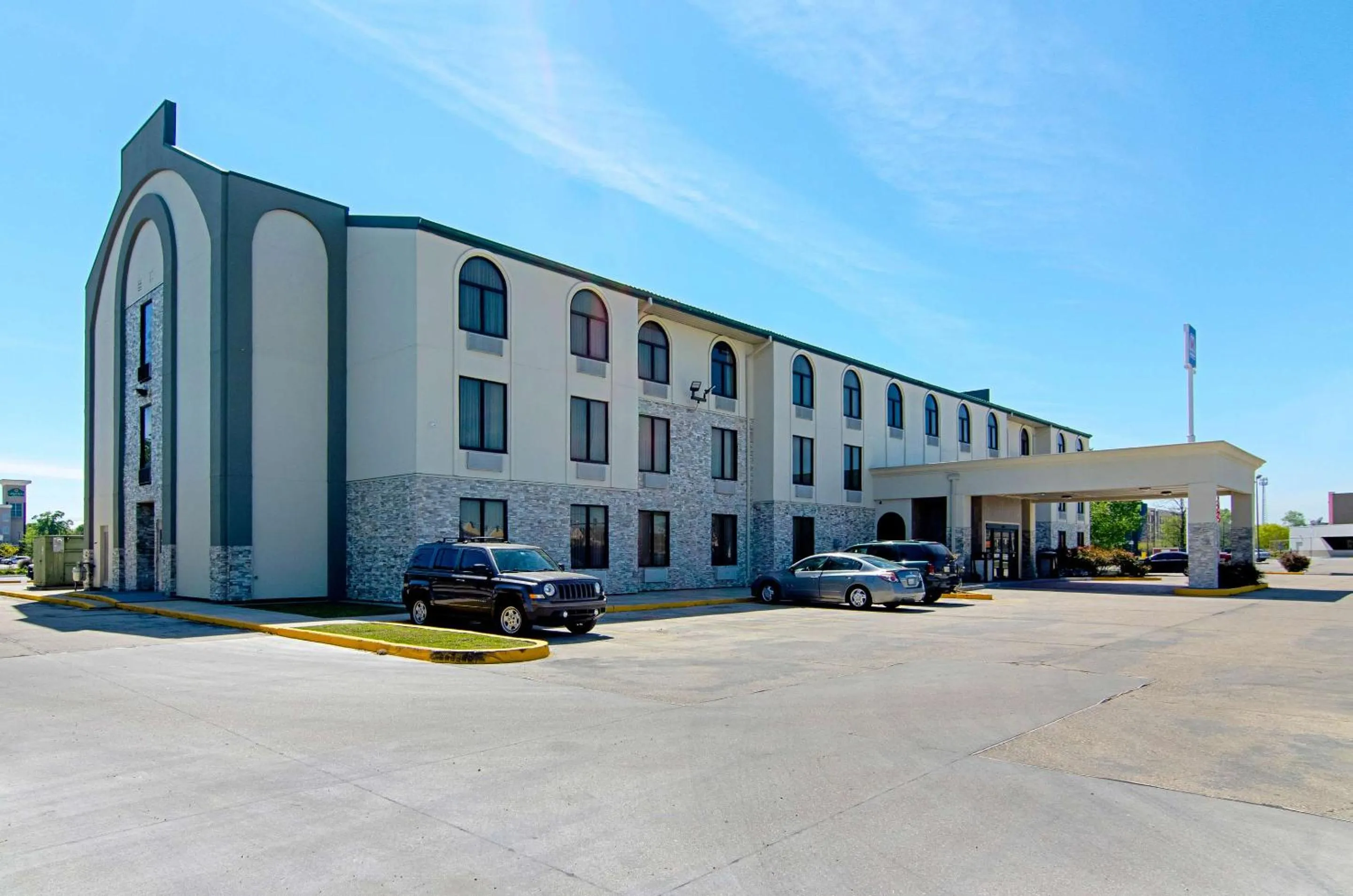 Property building in Quality Inn & Suites Near Tanger Outlet Mall