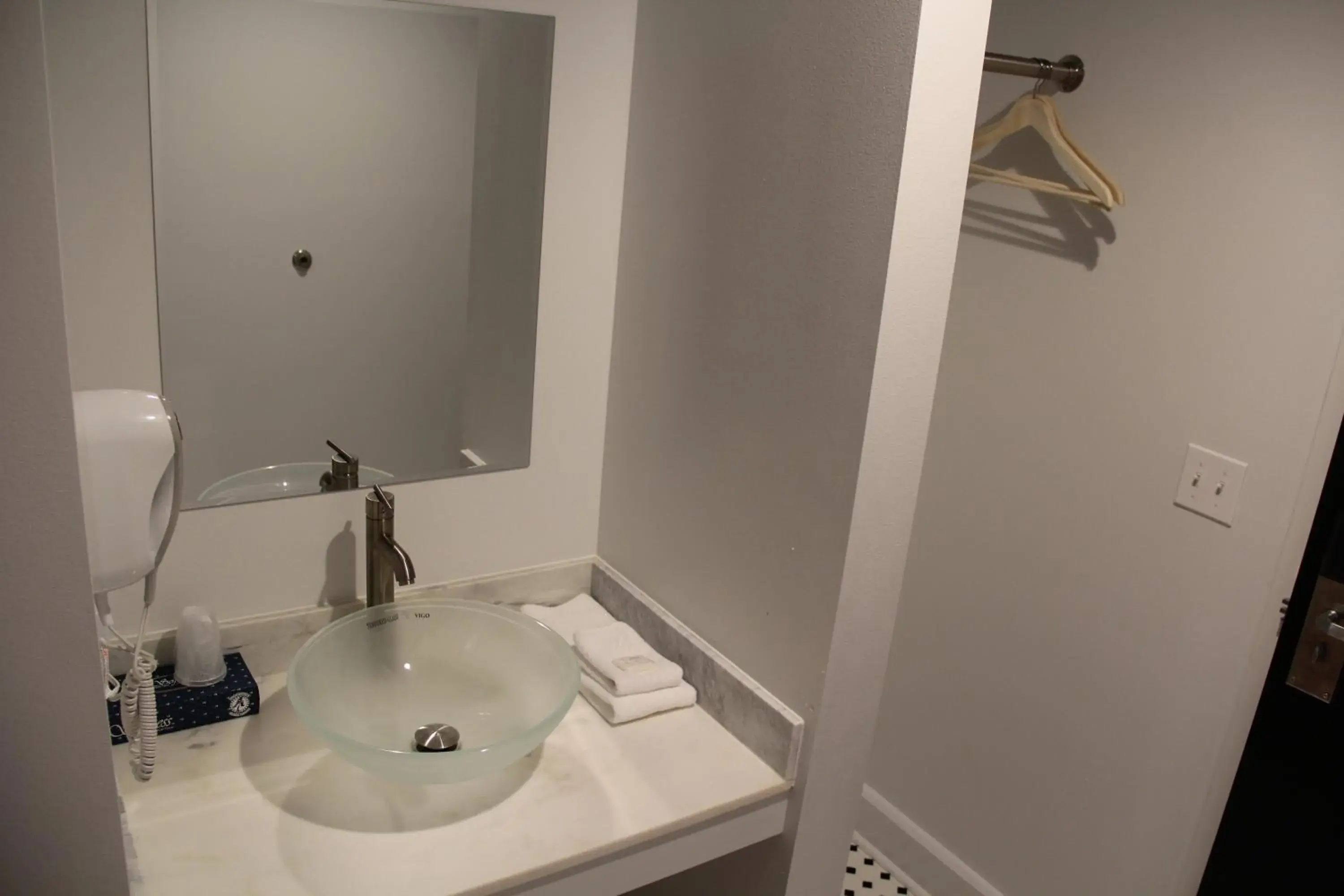 Superior Queen Room in The Inn on the River Superior Queen Room in The Inn on the River