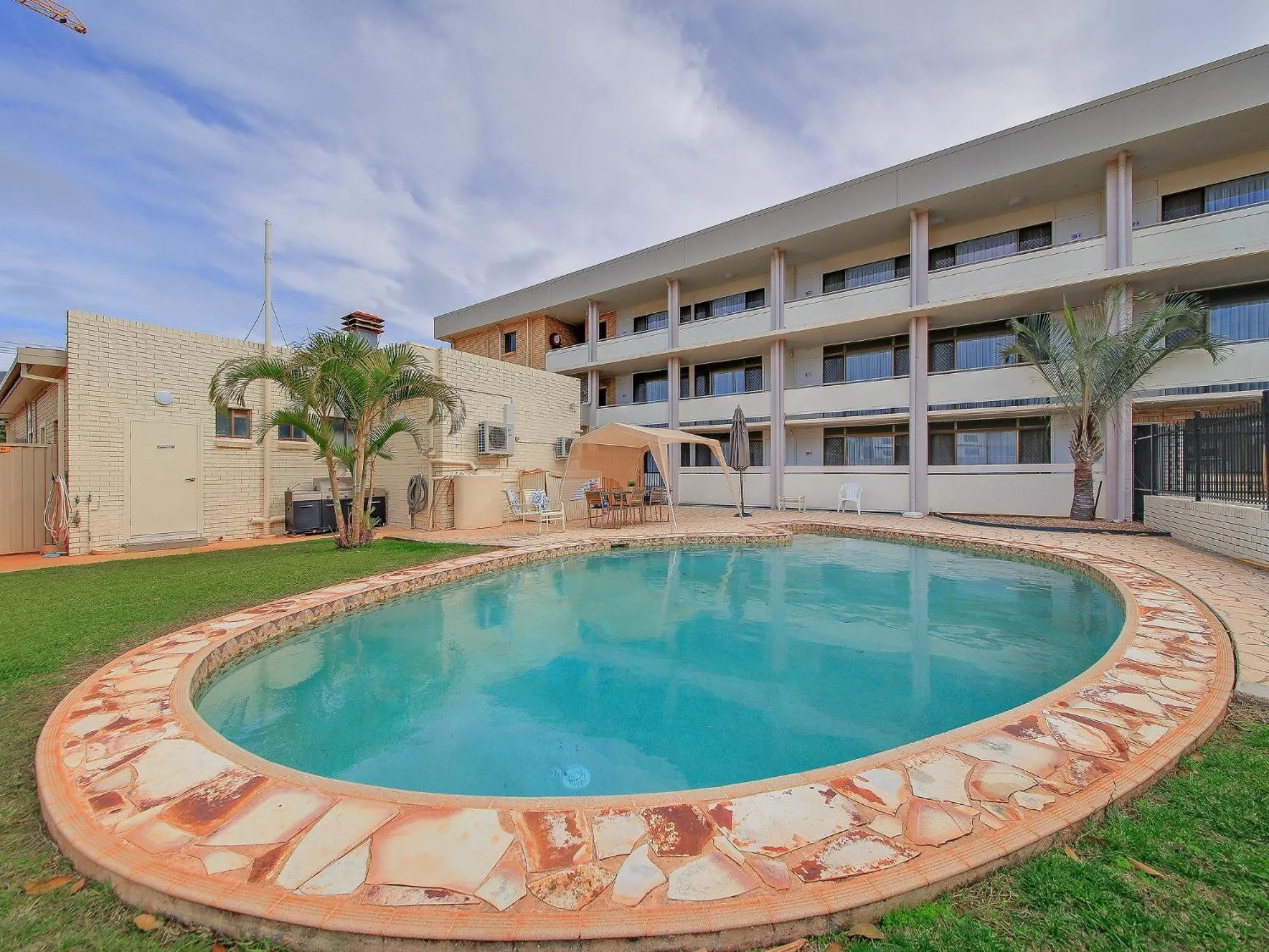 Property building in Bay Air Motel