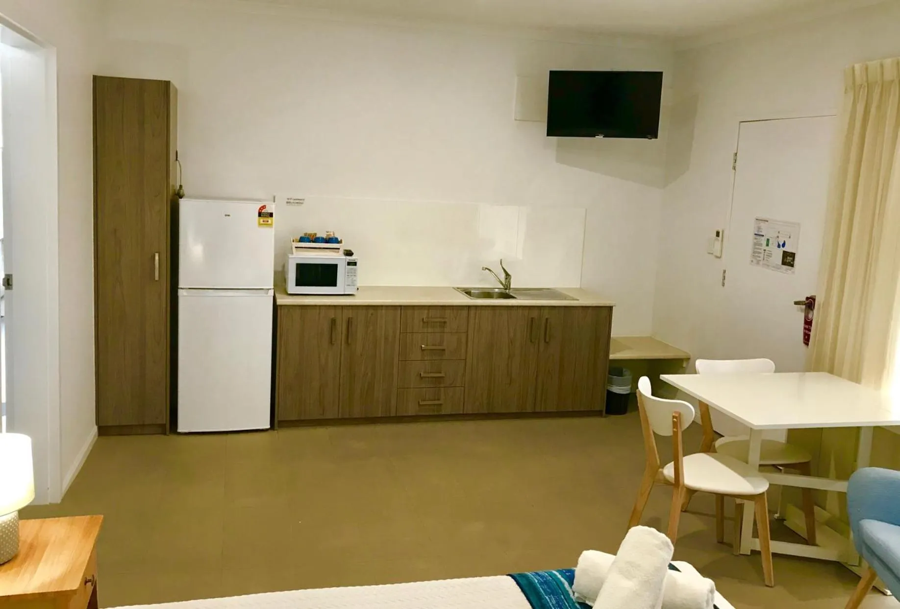 TV and multimedia in Bay Air Motel