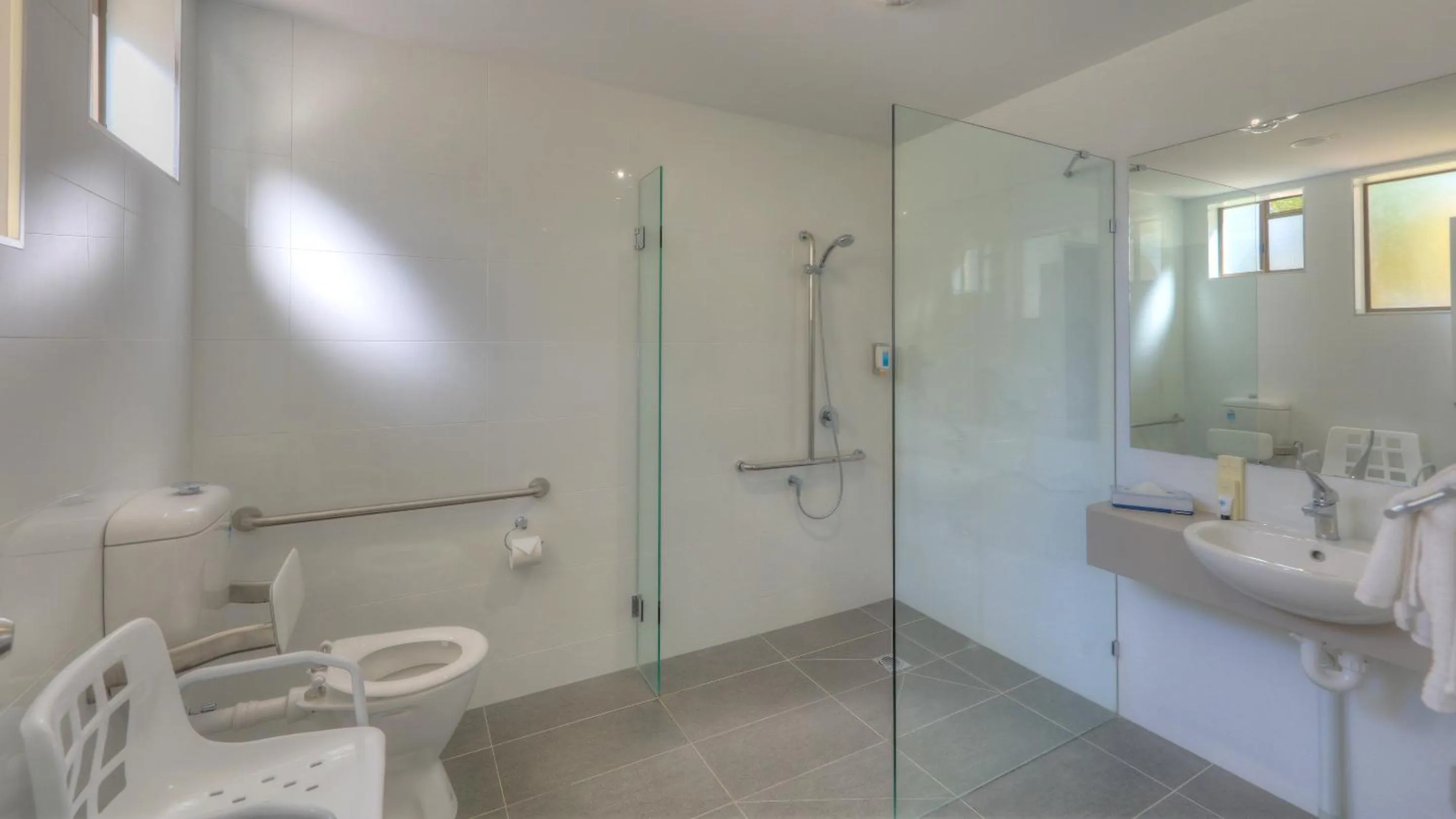 Shower in Bay Air Motel