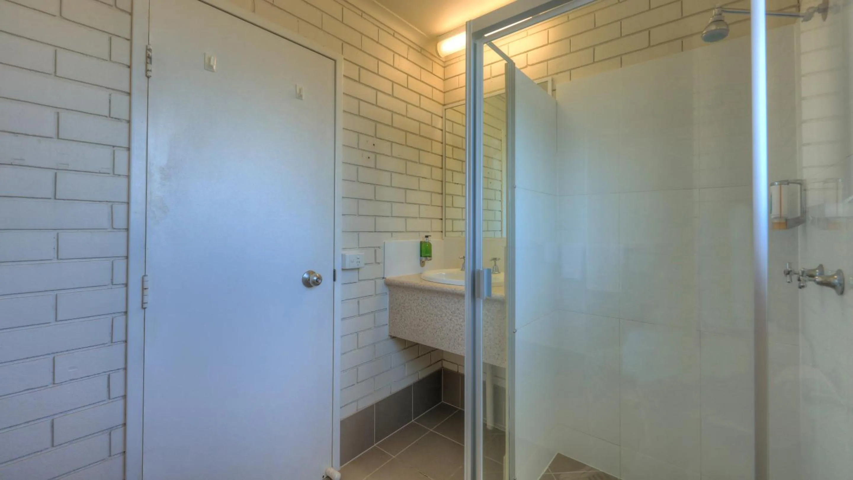 Shower in Bay Air Motel