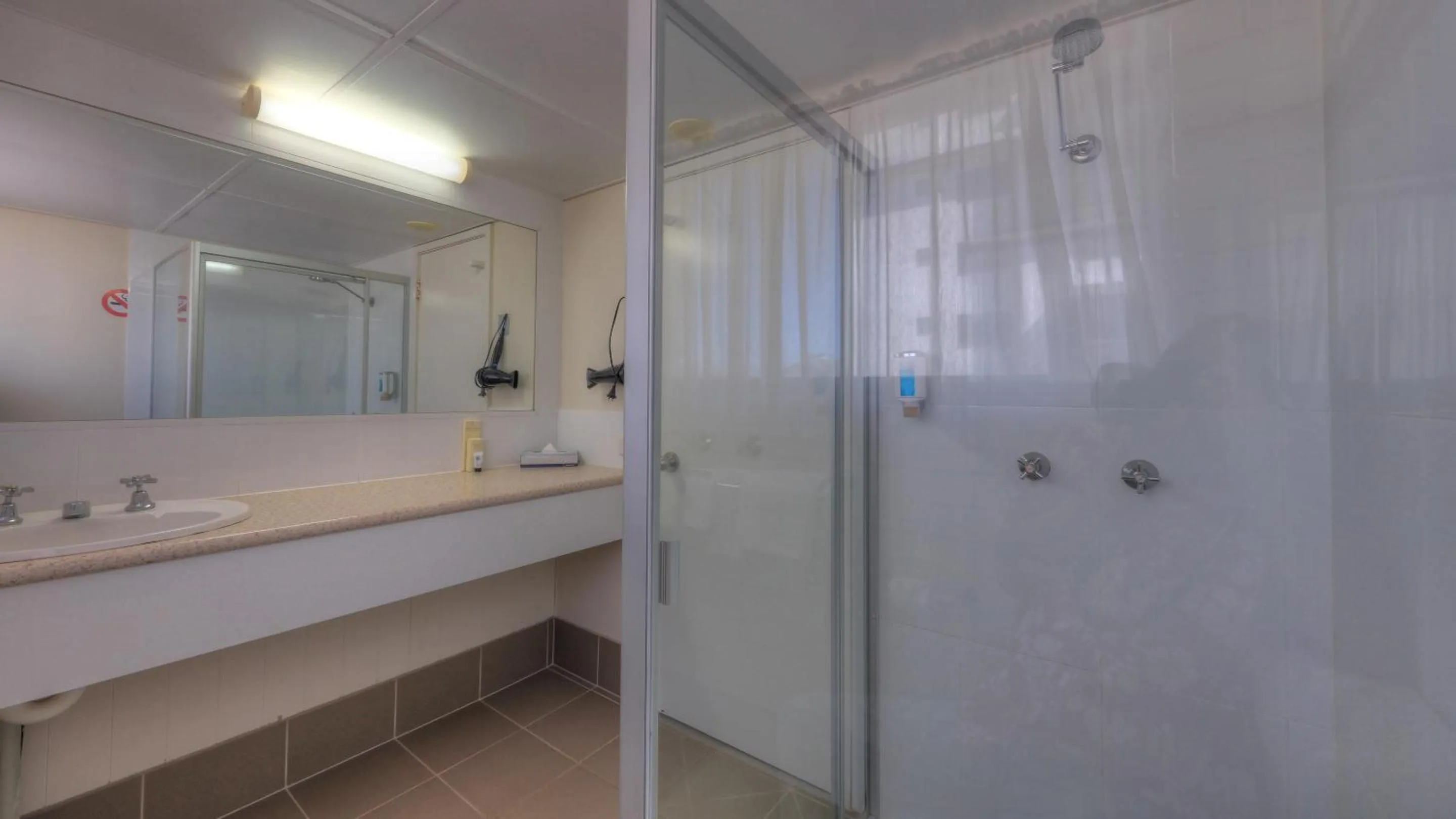 Shower in Bay Air Motel