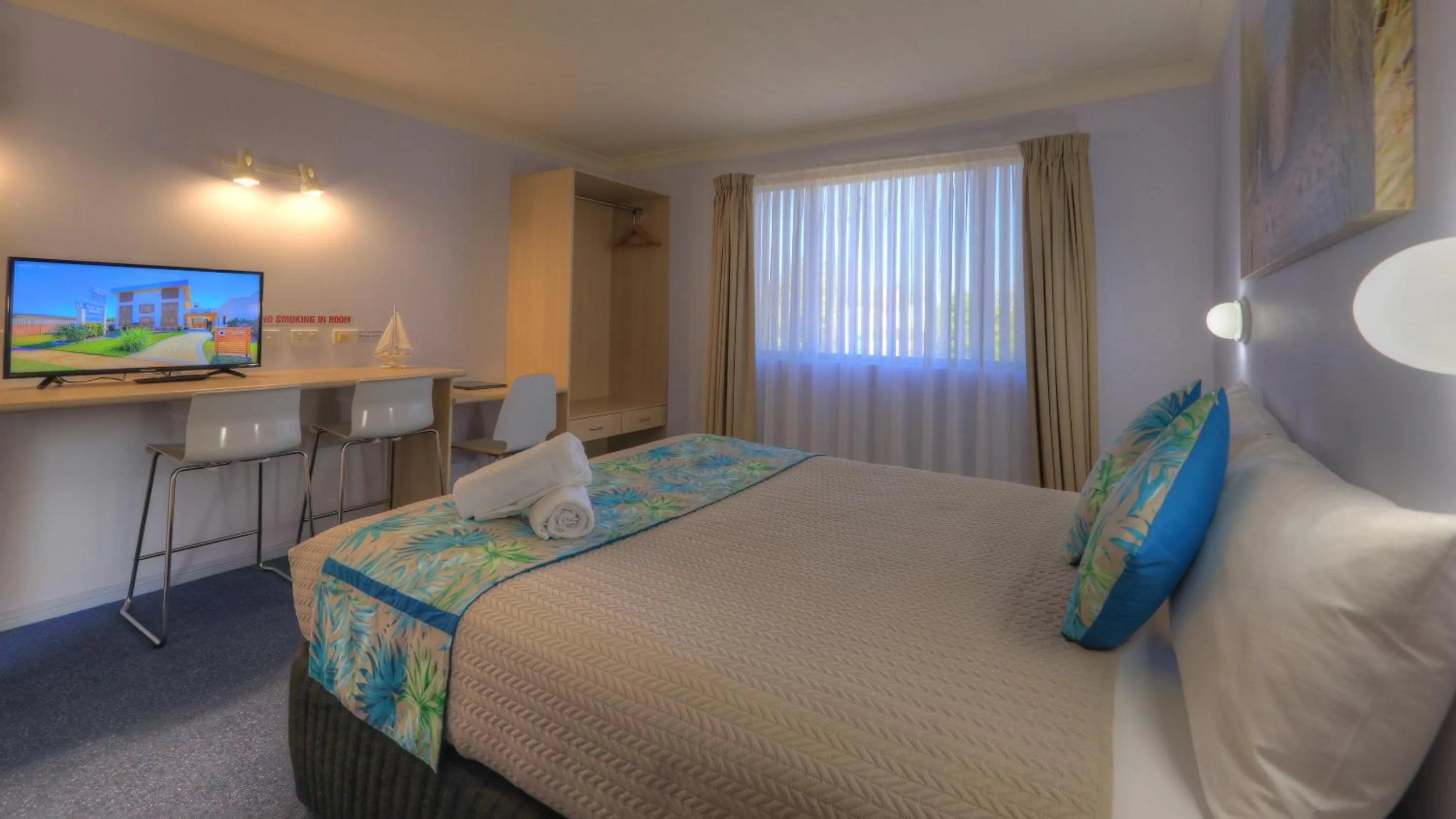 Bed in Bay Air Motel