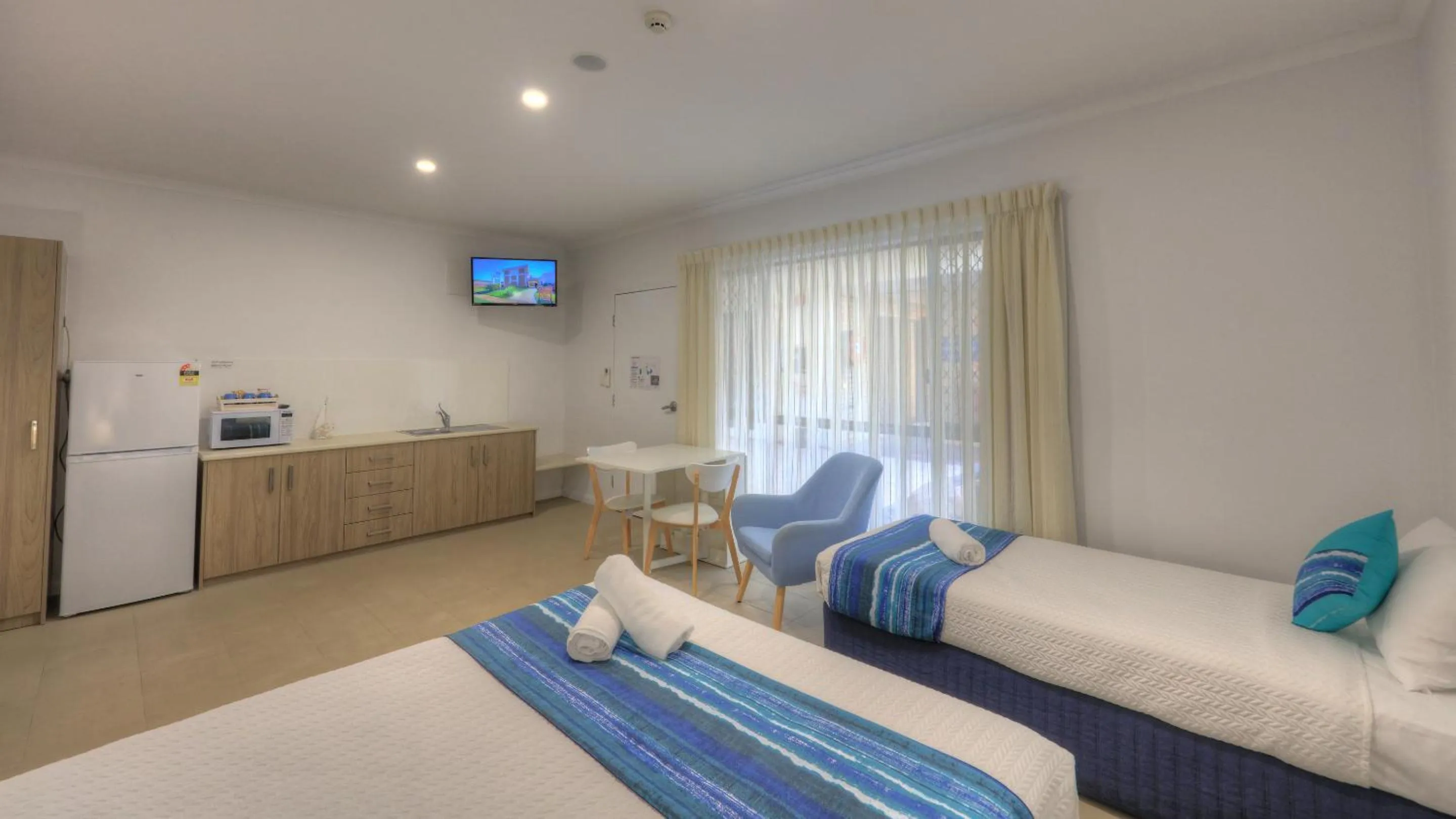 Bed in Bay Air Motel